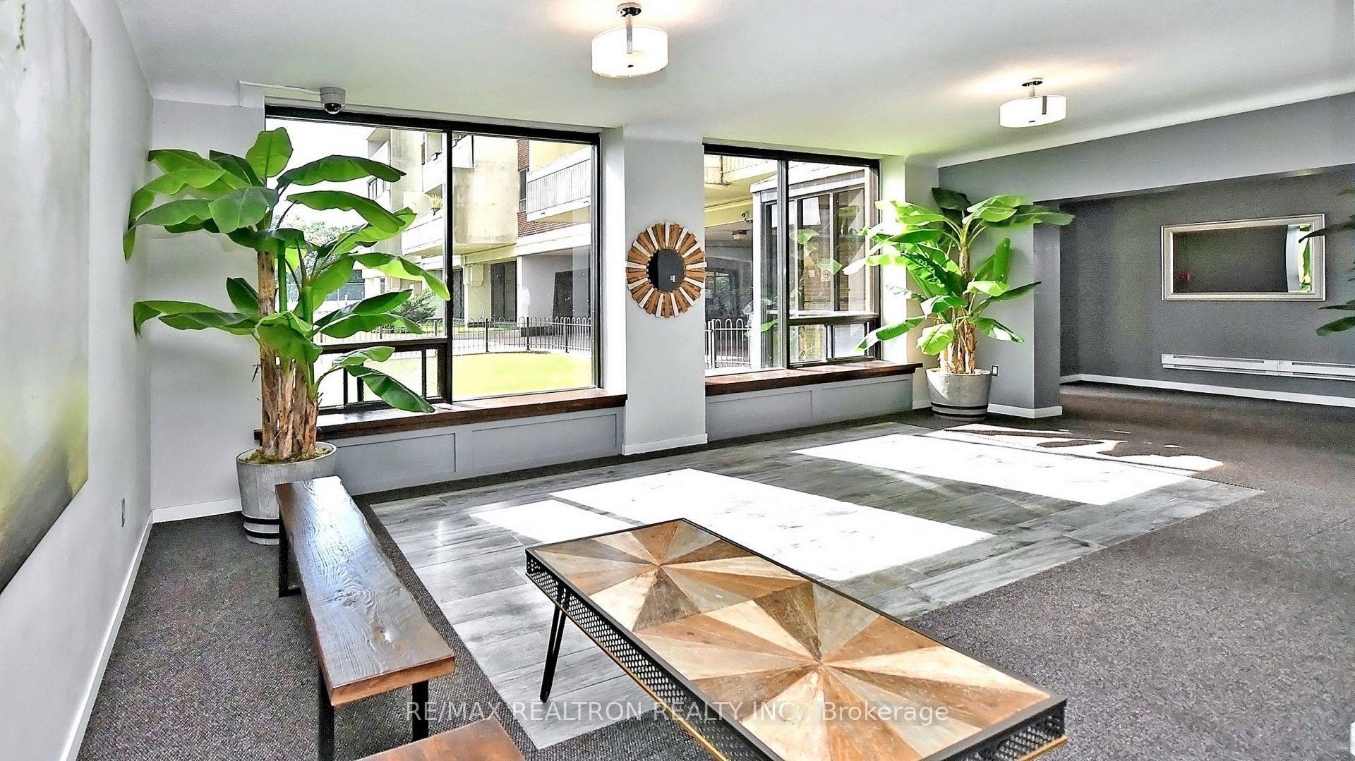 2 Bedrooms Condo at 5 Massey, Toronto For sale