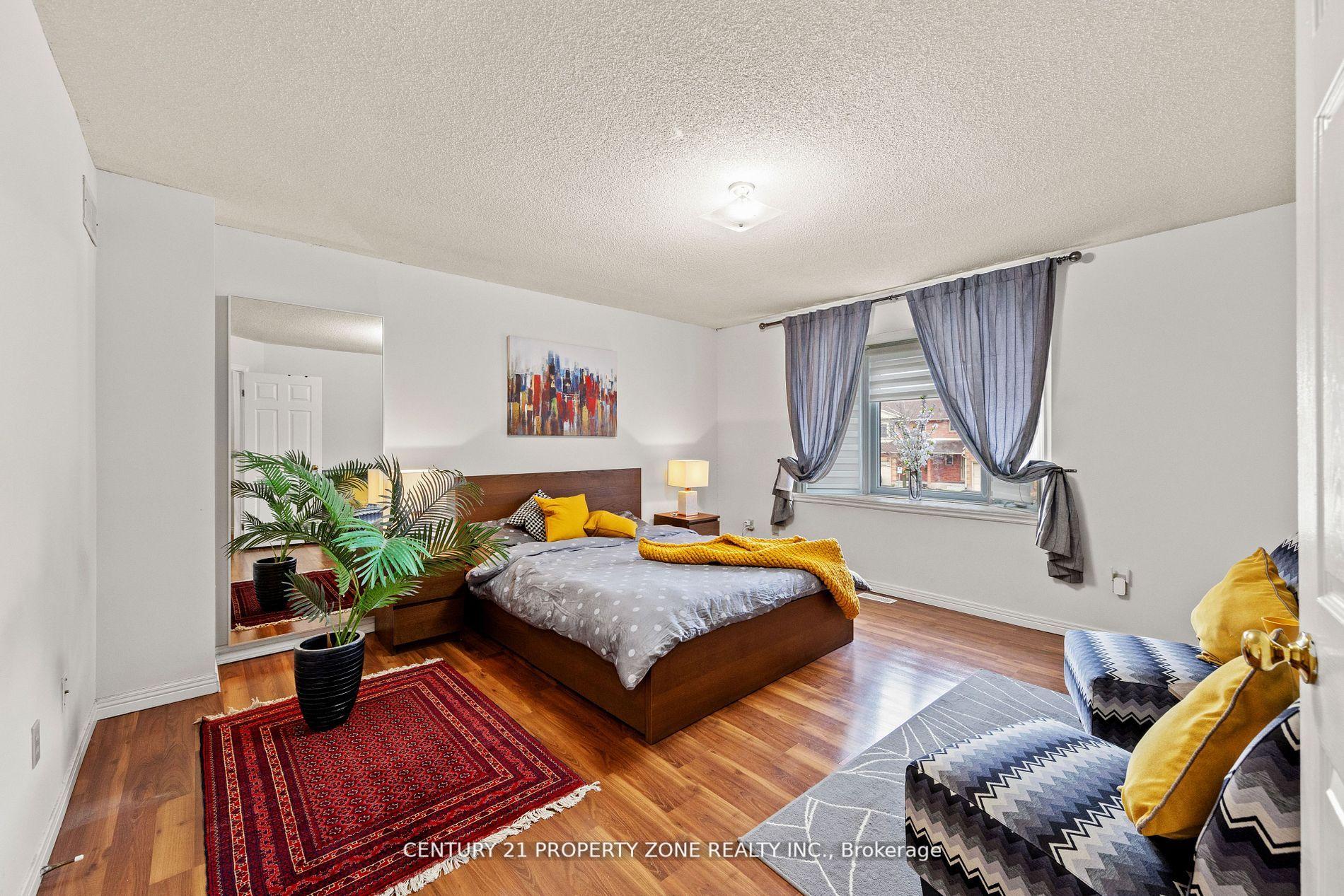 4 Bedrooms Condo at 280 Limeridge, Hamilton For sale