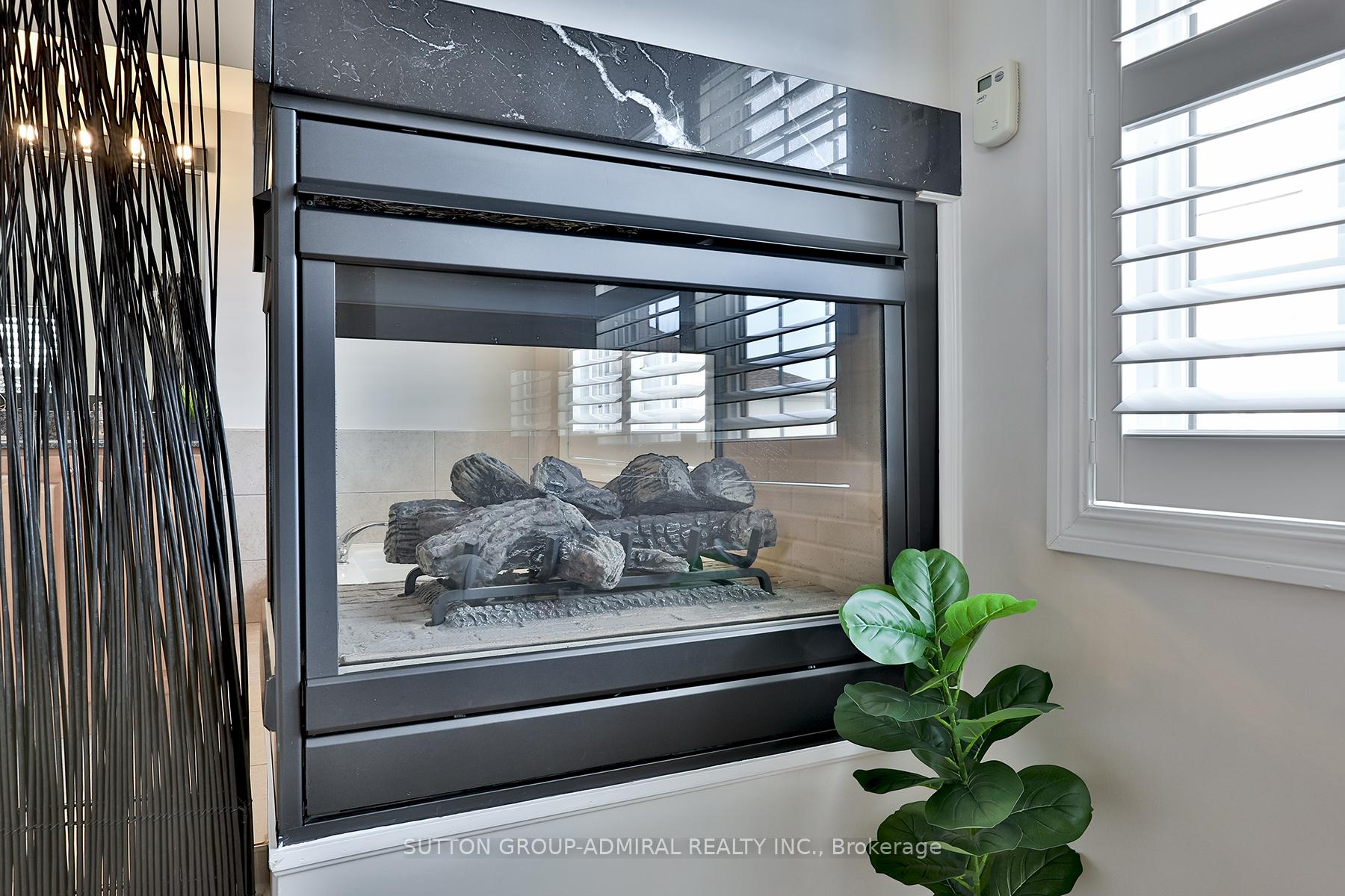 3 Bedrooms Condo at 8 Brighton, Vaughan For sale