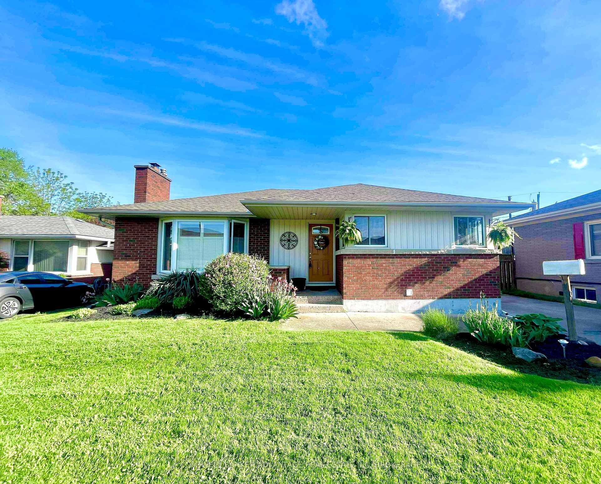 9 Meadowvale Drive, St. Catharines, ON L2N 3Z6