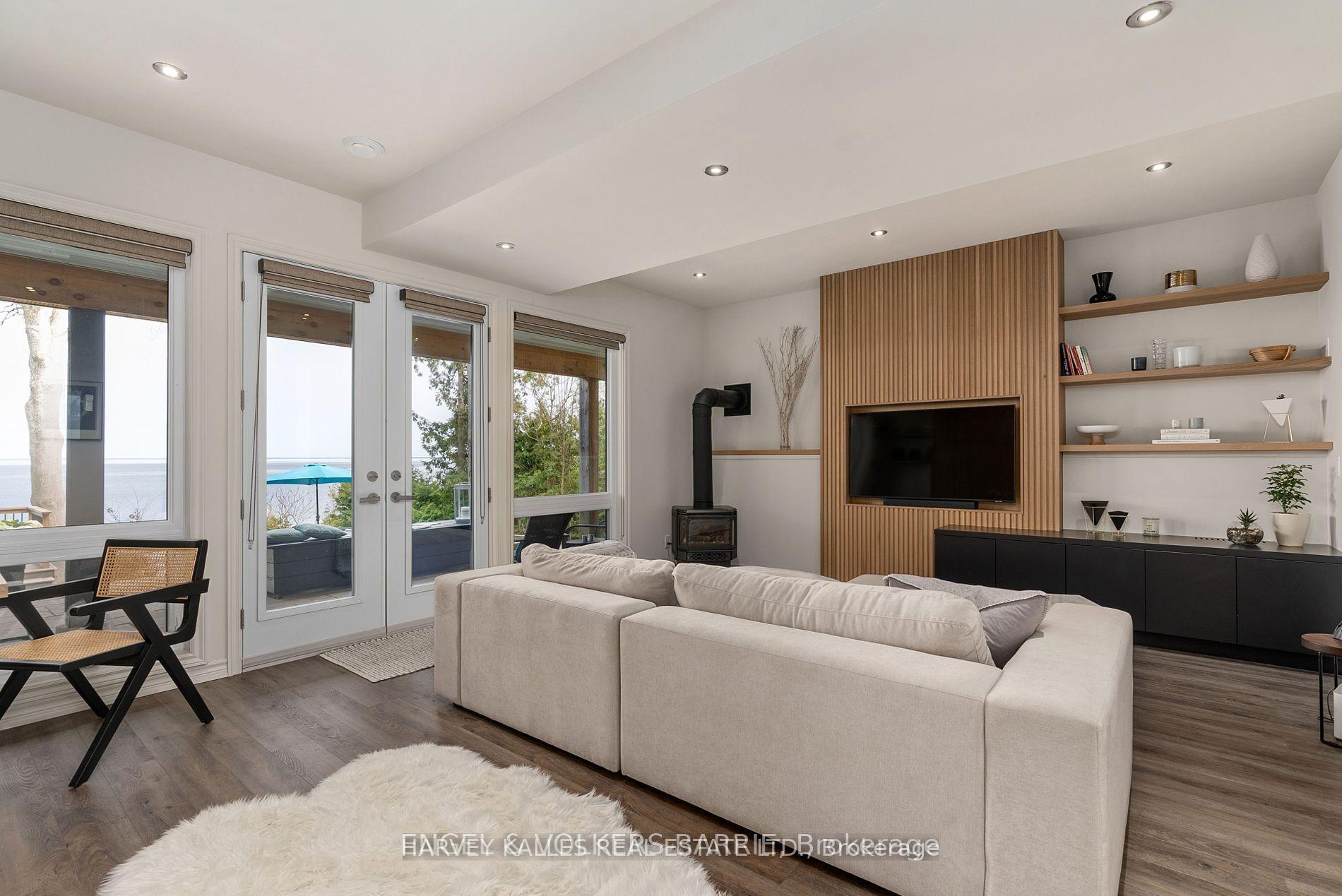2369 Lakeshore Road E