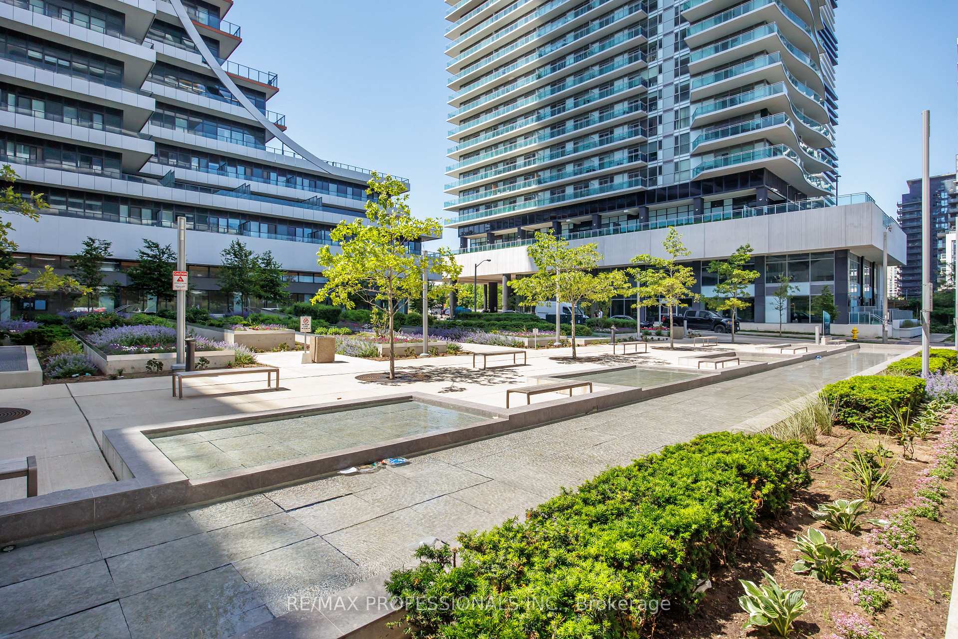 2 Bedrooms Condo at 20 Shore Breeze, Toronto For sale