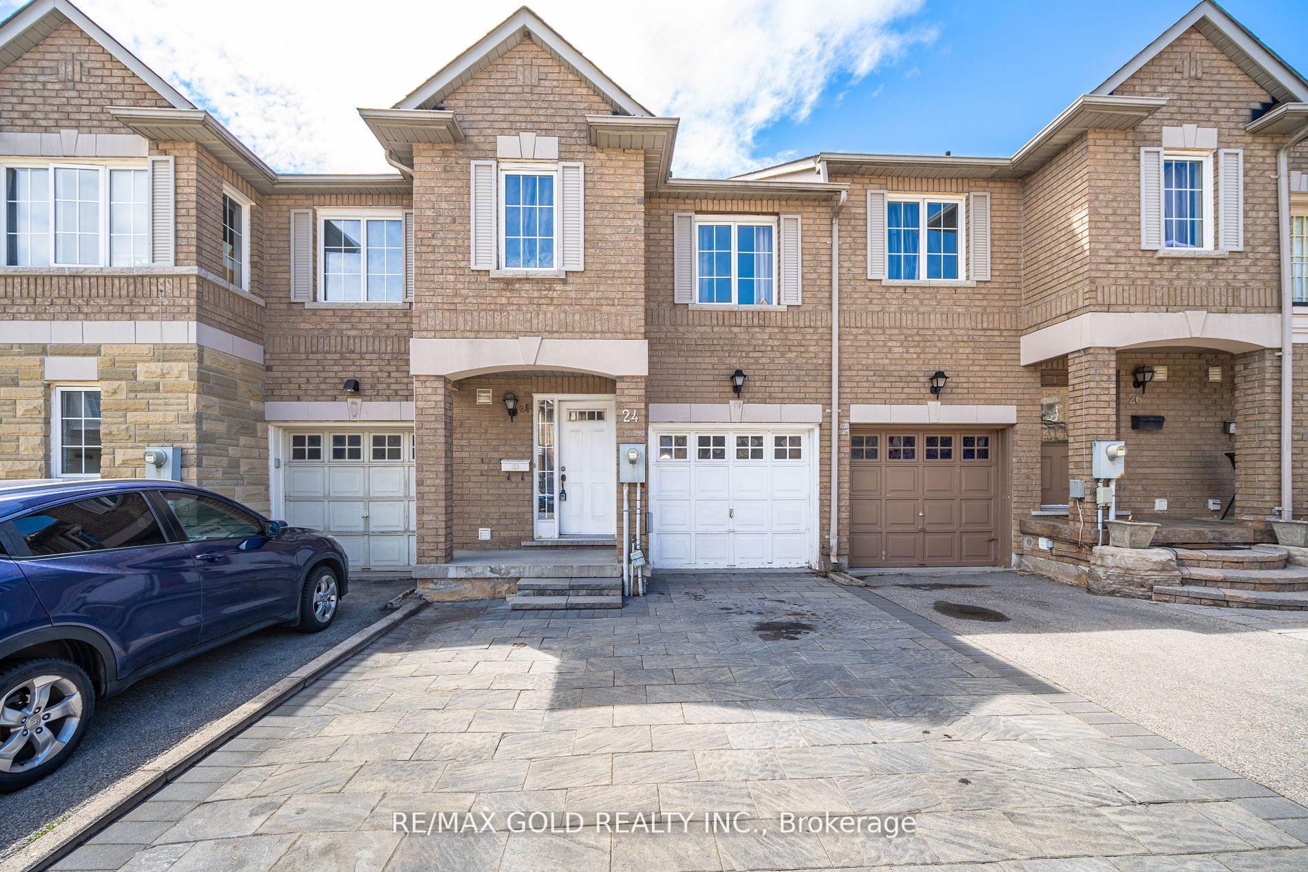 5 Bedrooms Condo at 24 Norman Wesley,  Toronto For sale