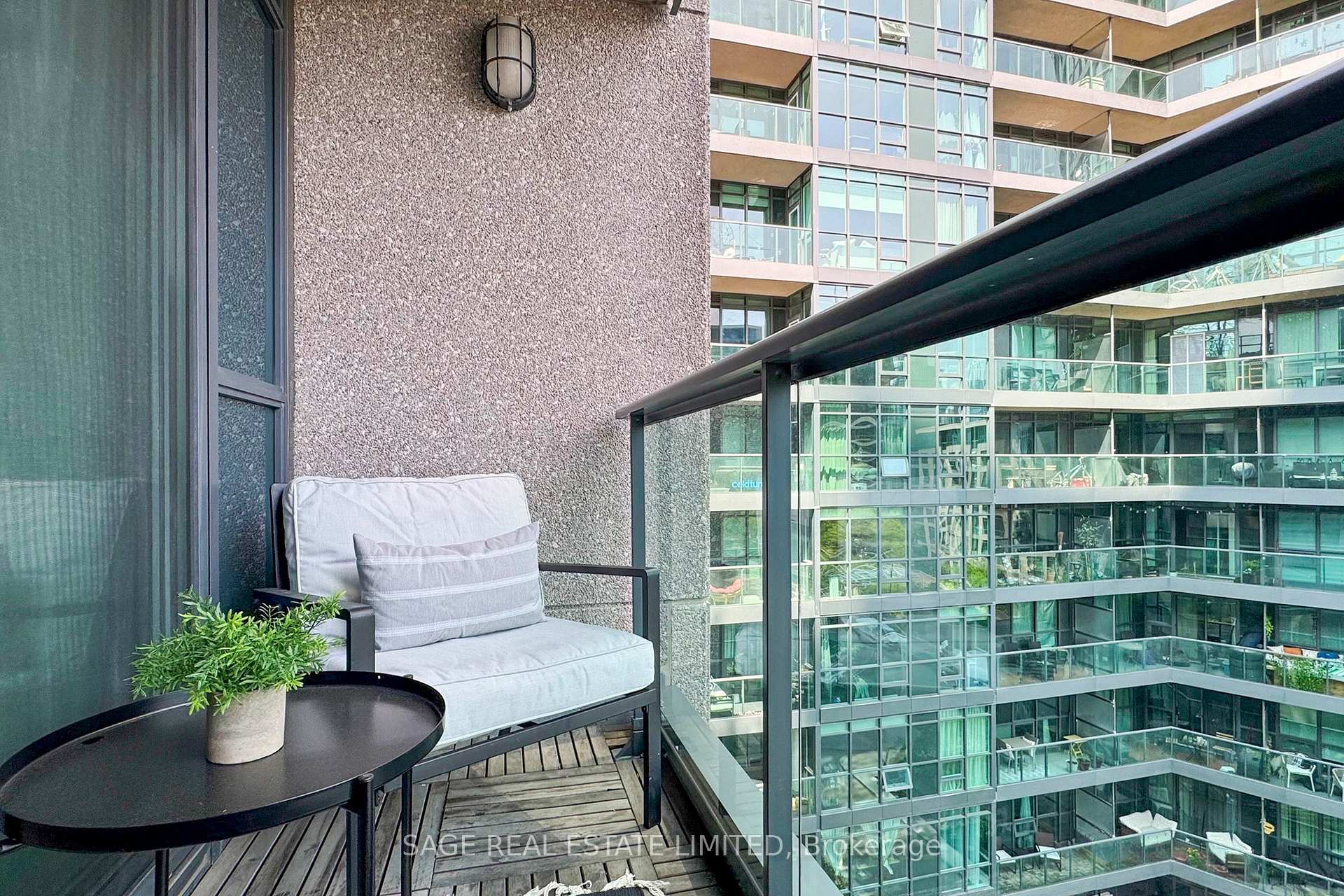 2 Bedrooms Condo at 219 Fort York, Toronto For sale