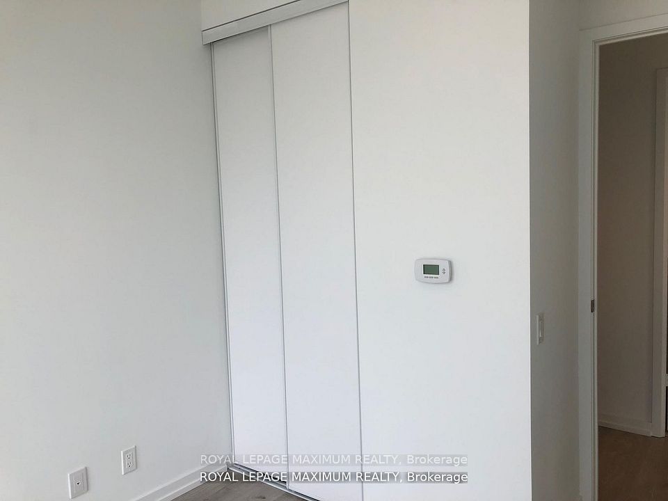 https://trreb-image.ampre.ca/fCiDmZeNy2qDpLhuIK7N3nHsdprVDAhAwr3Mfg98p7g/rs:fit:960:960/wm:.5:so:0:50:.4/wmsh:10/wmt:PHNwYW4gZm9yZWdyb3VuZD0nd2hpdGUnIGZvbnQ9JzY4Jz5ST1lBTCBMRVBBR0UgTUFYSU1VTSBSRUFMVFksIEJyb2tlcmFnZTwvc3Bhbj4/L3RycmViL2xpc3RpbmdzLzQxLzAwLzI2LzI0L3AvYWVkMGVjNDktNWY3NS00M2E1LWE3NDItZjRmNmIyMjg5MzYwLmpwZw.jpg
