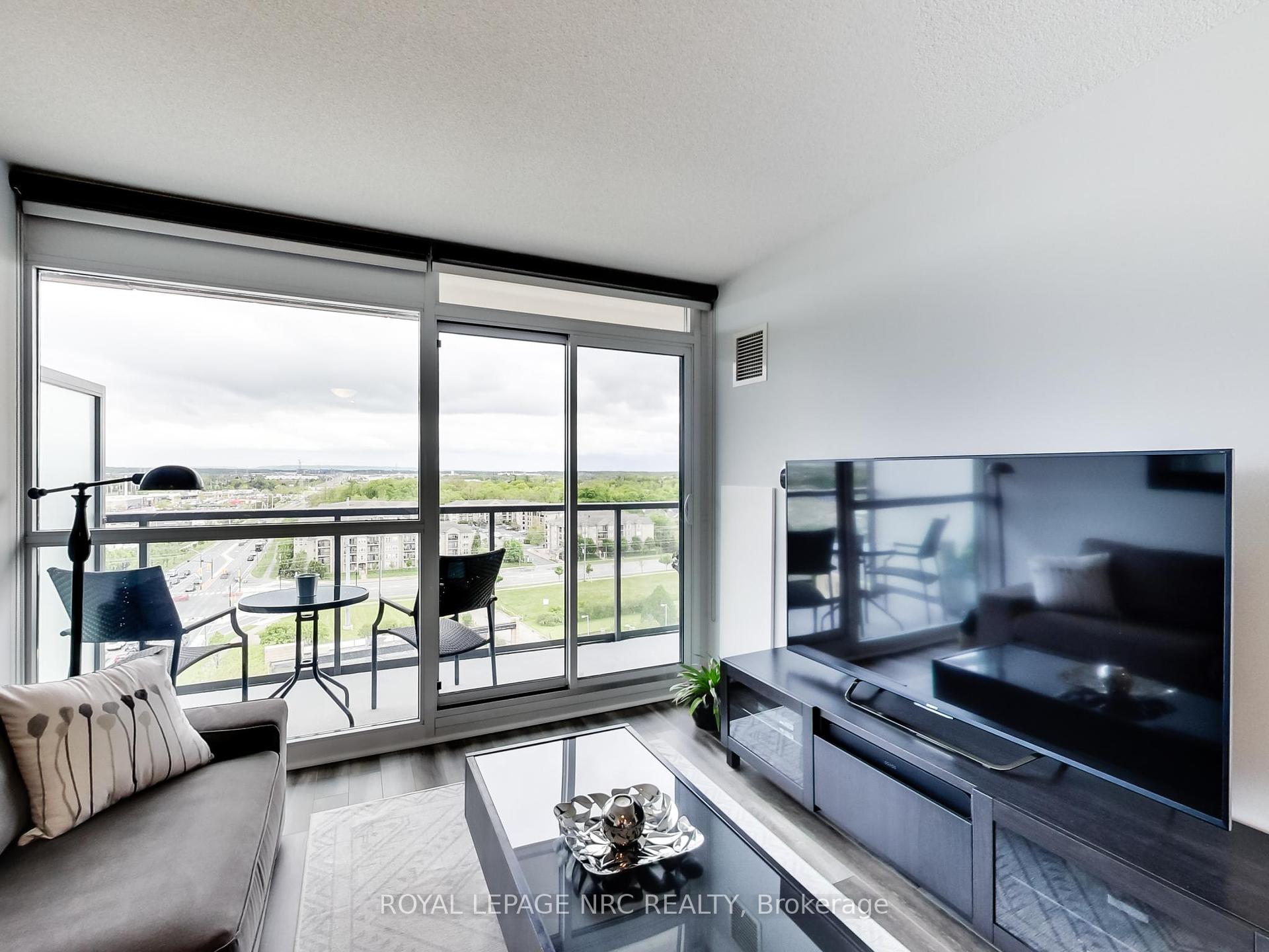 2 Bedrooms Co-op at 1940 Ironstone, Burlington For sale