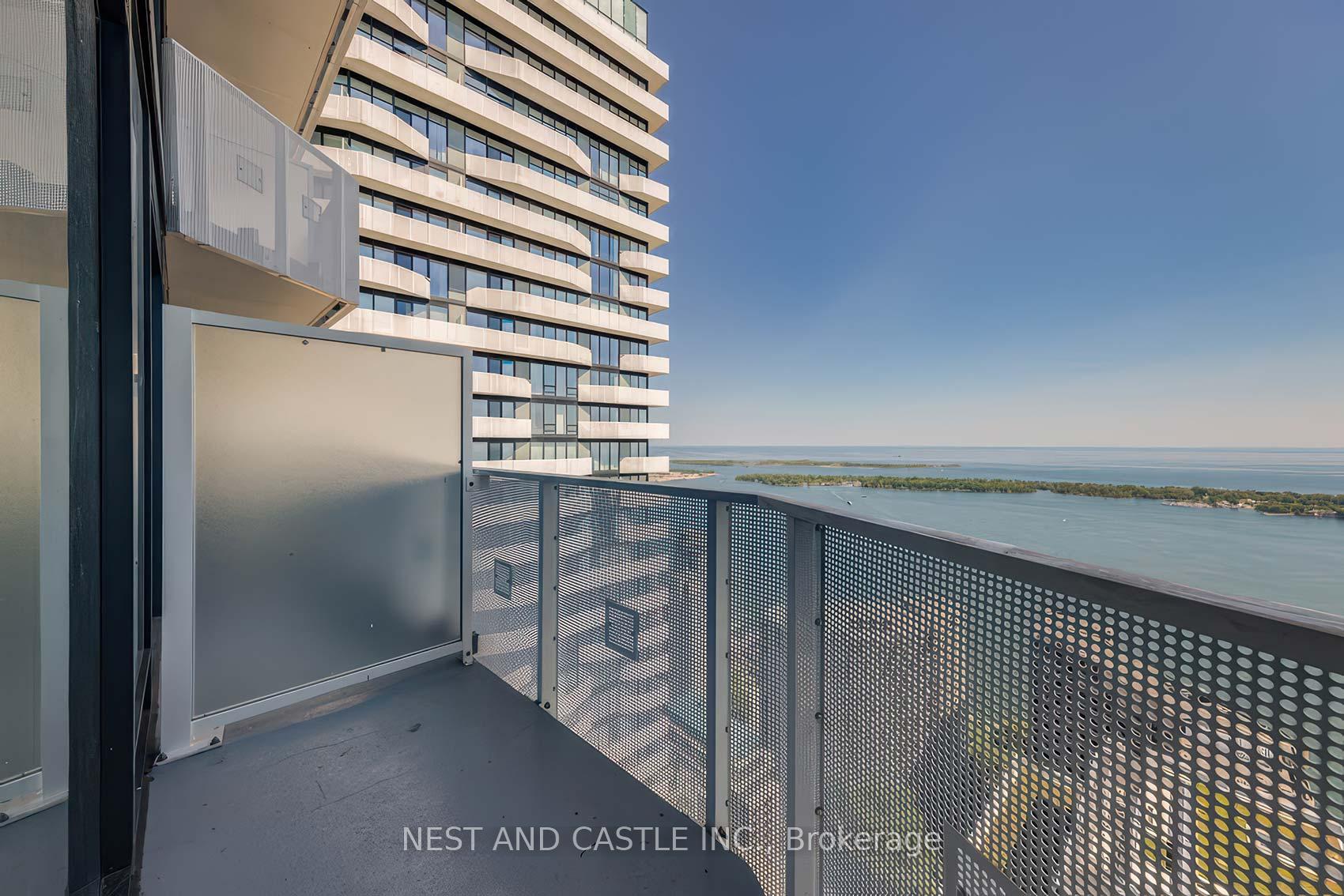 2 Bedrooms Condo at 100 Harbour, Toronto For sale