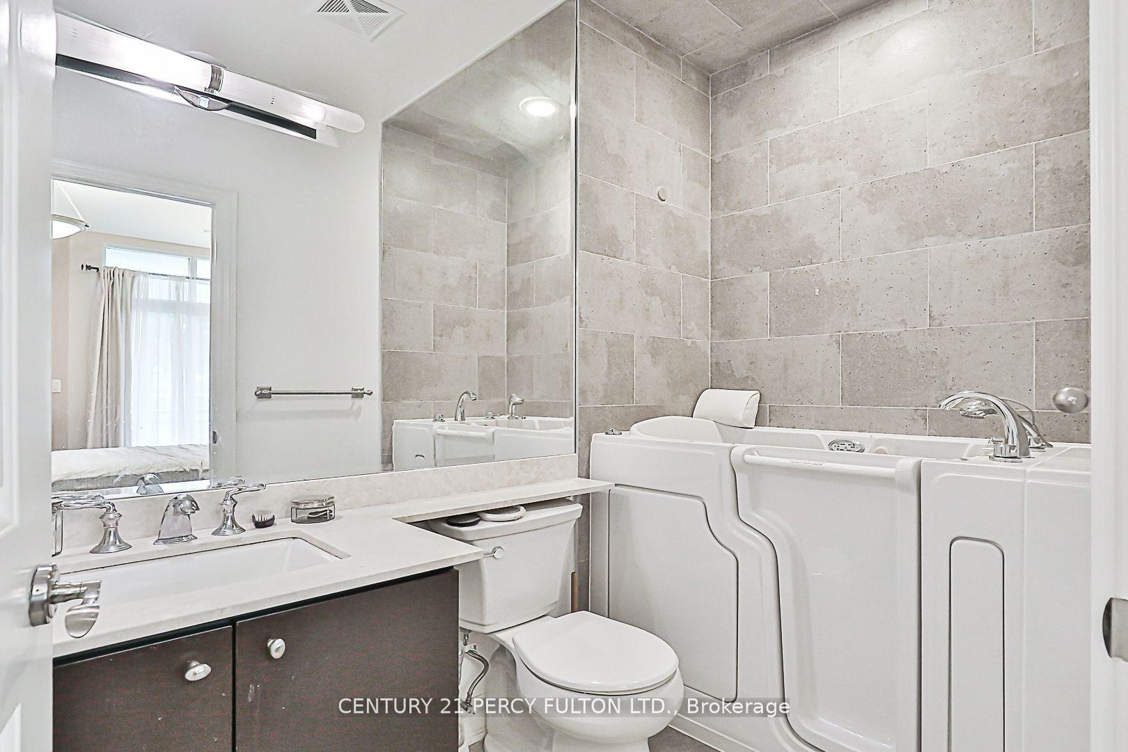 3 Bedrooms Condo at 10 Bloorview,  Toronto For sale
