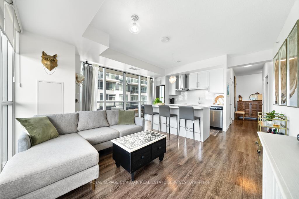 2 Bedrooms Condo at 2087 Fairview, Burlington For sale