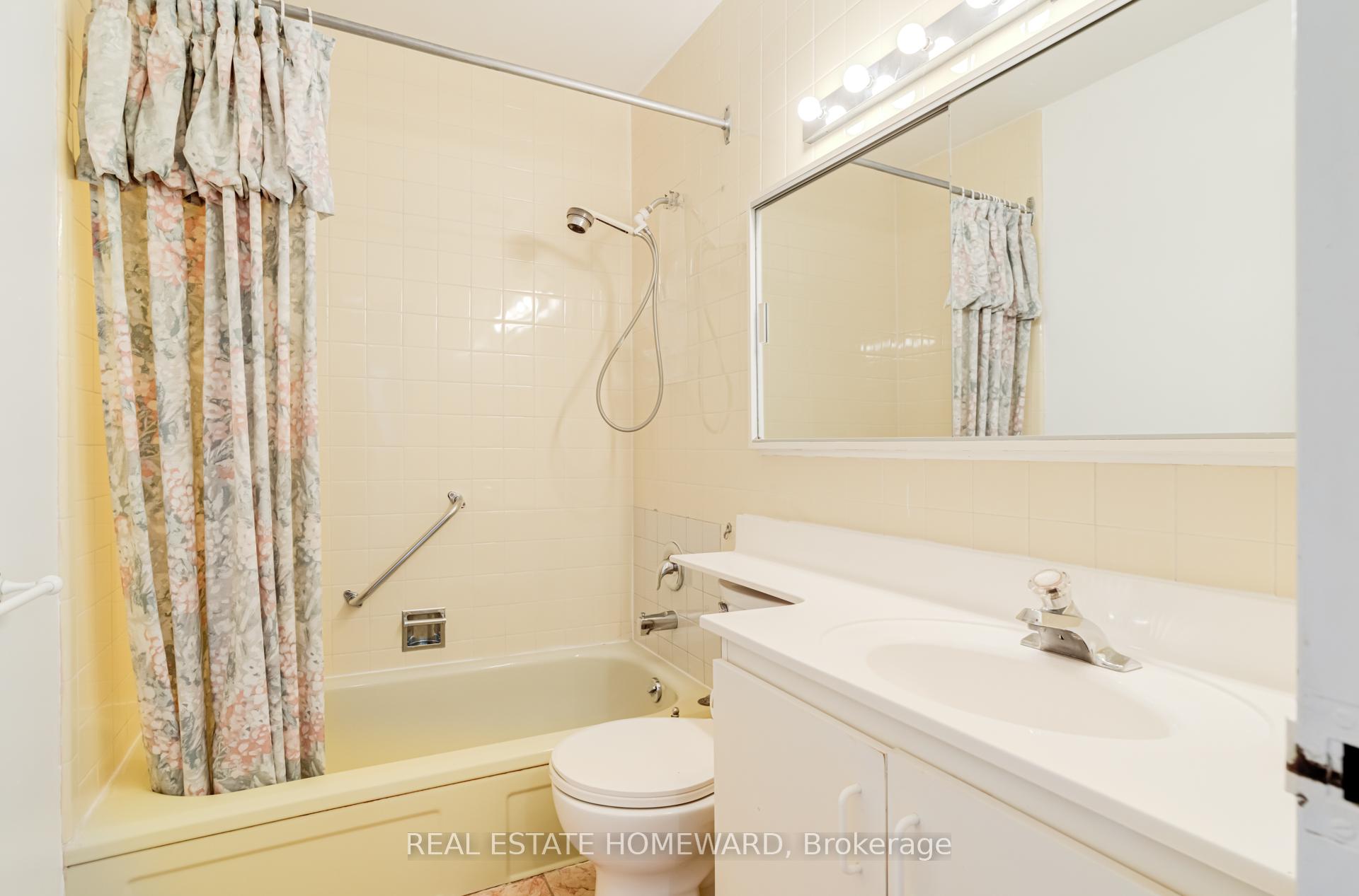 2 Bedrooms Co-op at 581 Avenue, Toronto For sale