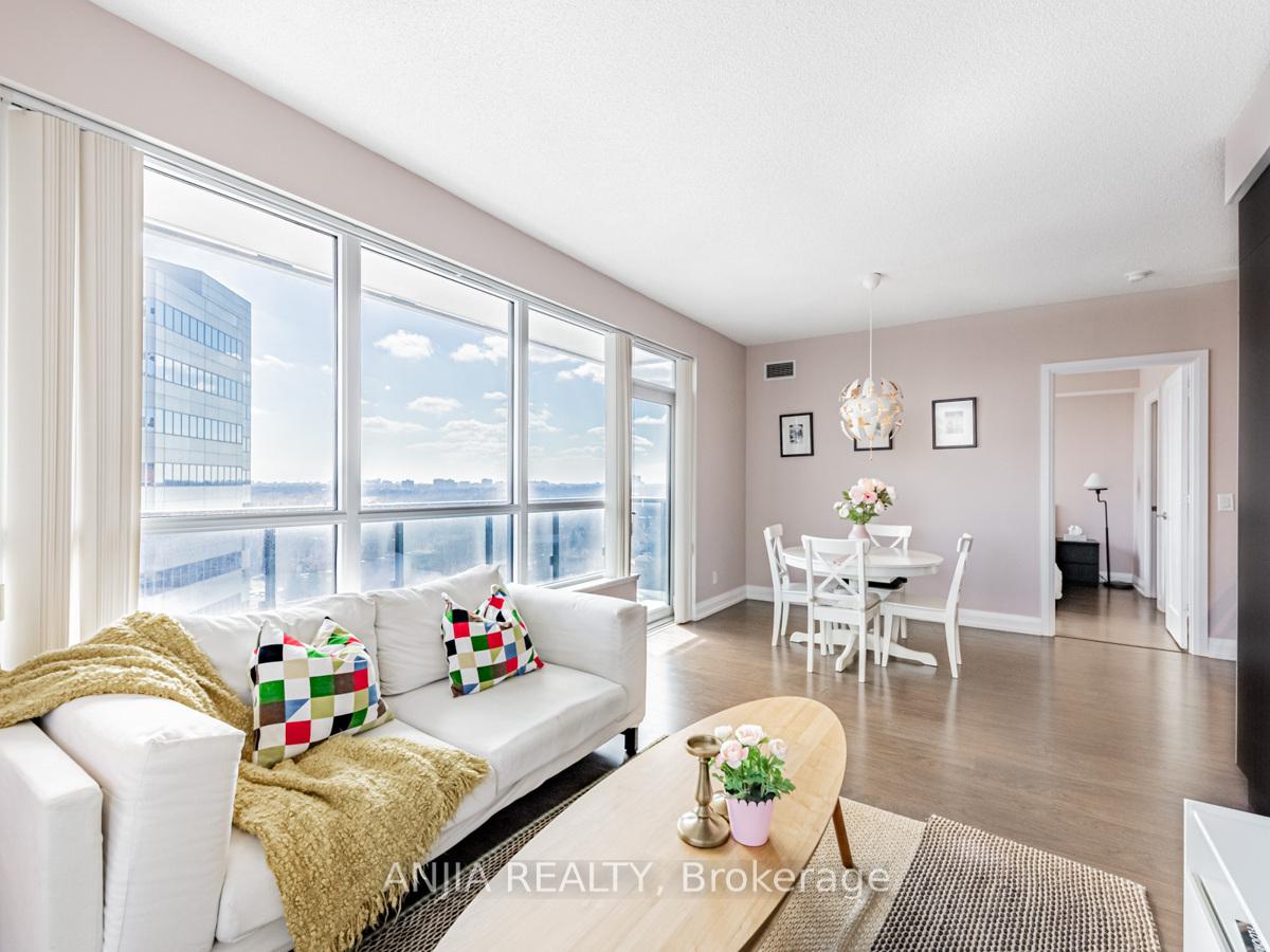 3 Bedrooms Condo at 2 Anndale,  Toronto For sale