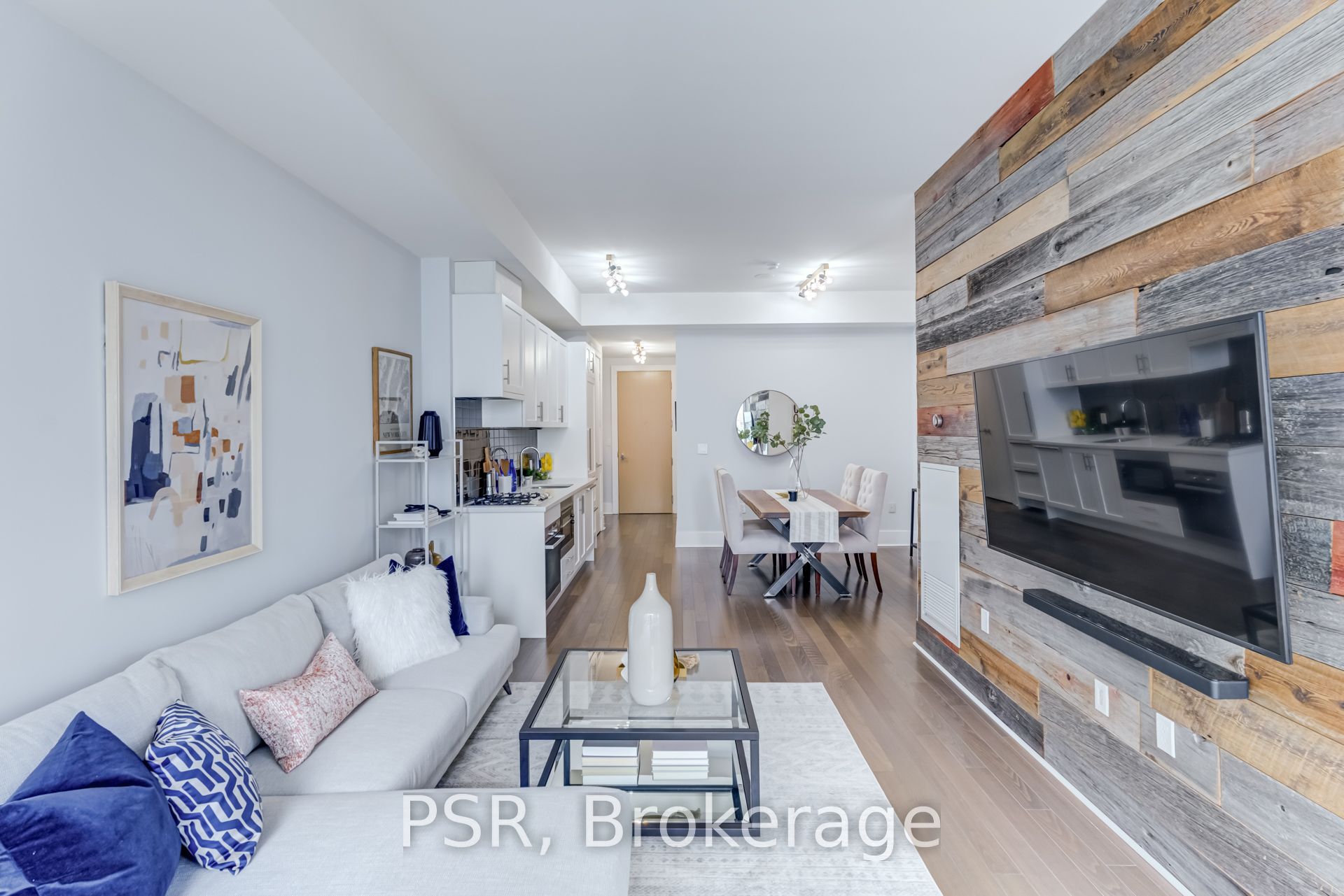 29 Queens Quay E, #627