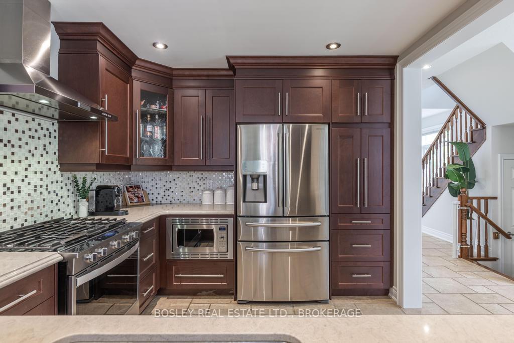 3 Bedrooms Condo at 2282 Orchard, Burlington For sale