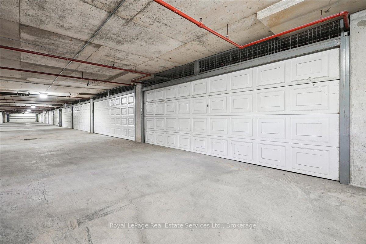 2 Bedrooms Condo at 100 Bronte, Oakville For sale