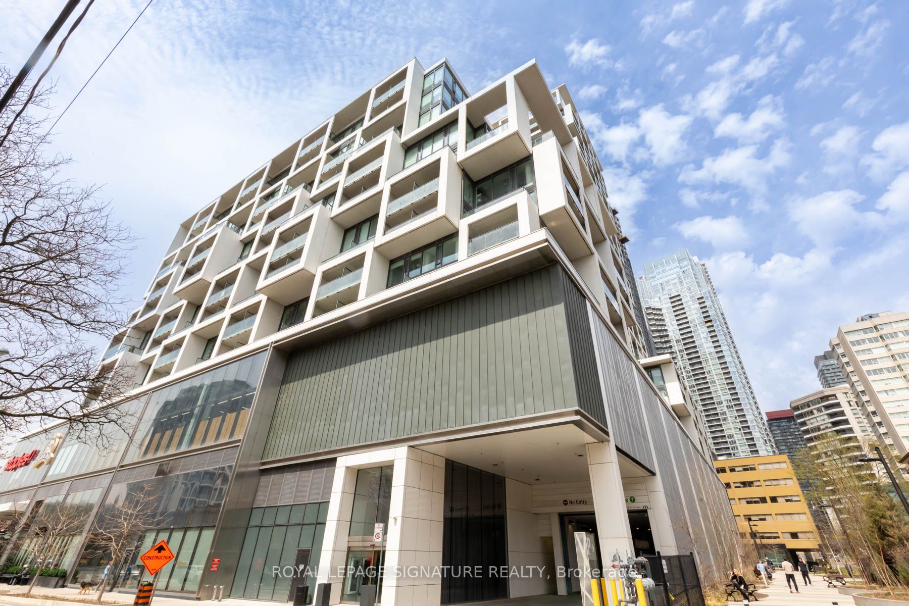 #737 - 8 Hillsdale Avenue, Toronto, ON M4S 0B1