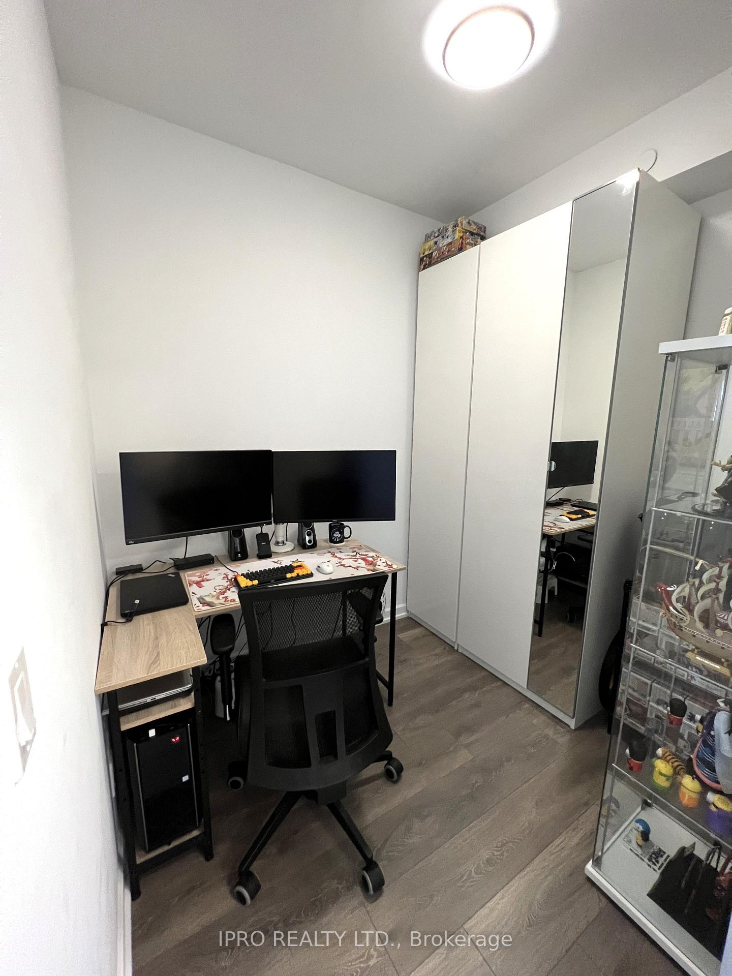 2 Bedrooms Condo at 32 Forest Manor, Toronto For sale