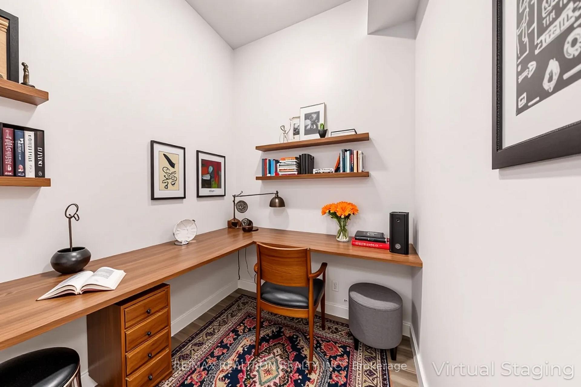 3 Bedrooms Condo at 8 Eglinton, Toronto For sale