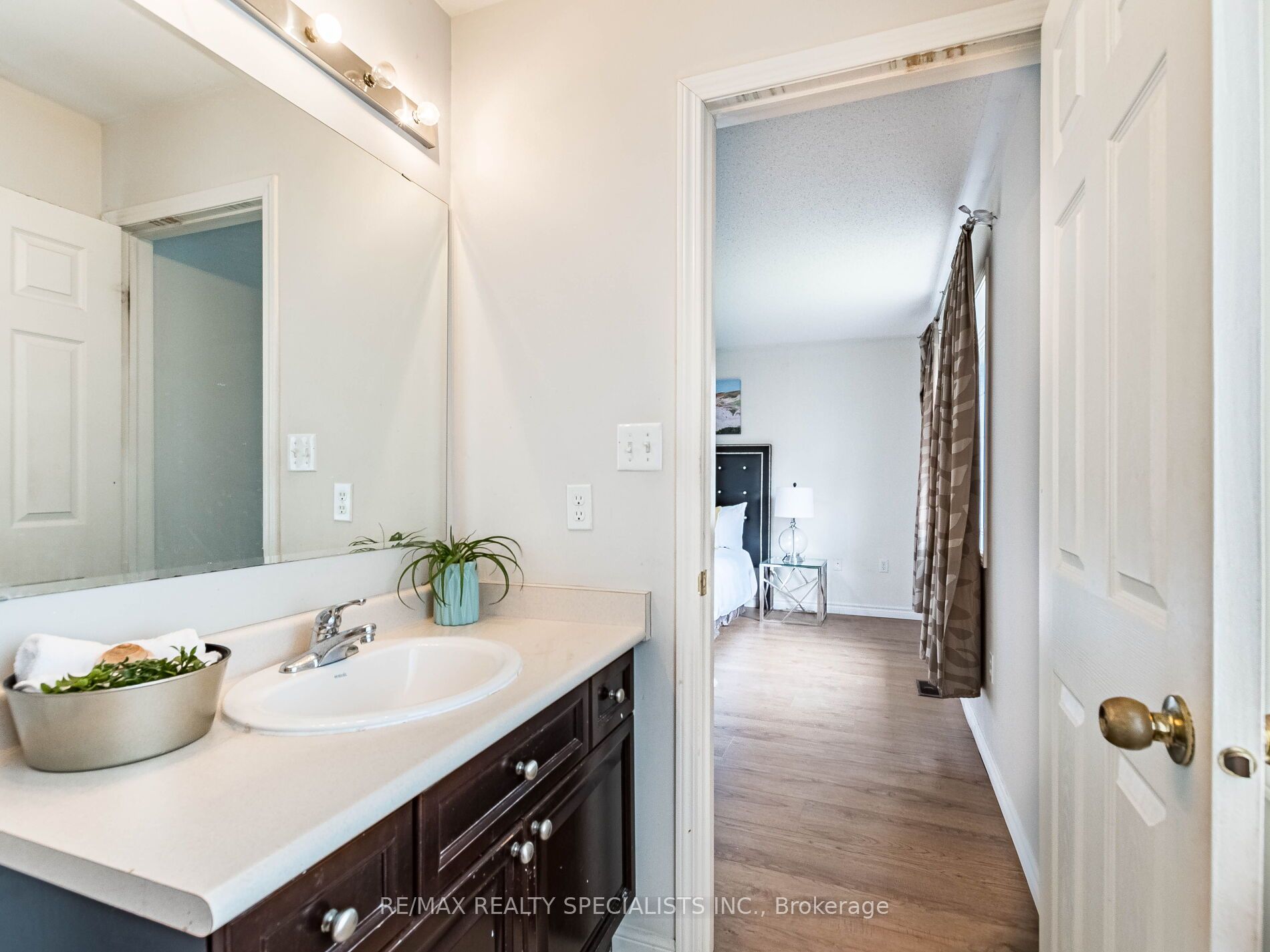 105 DECKER HOLLOW Circle