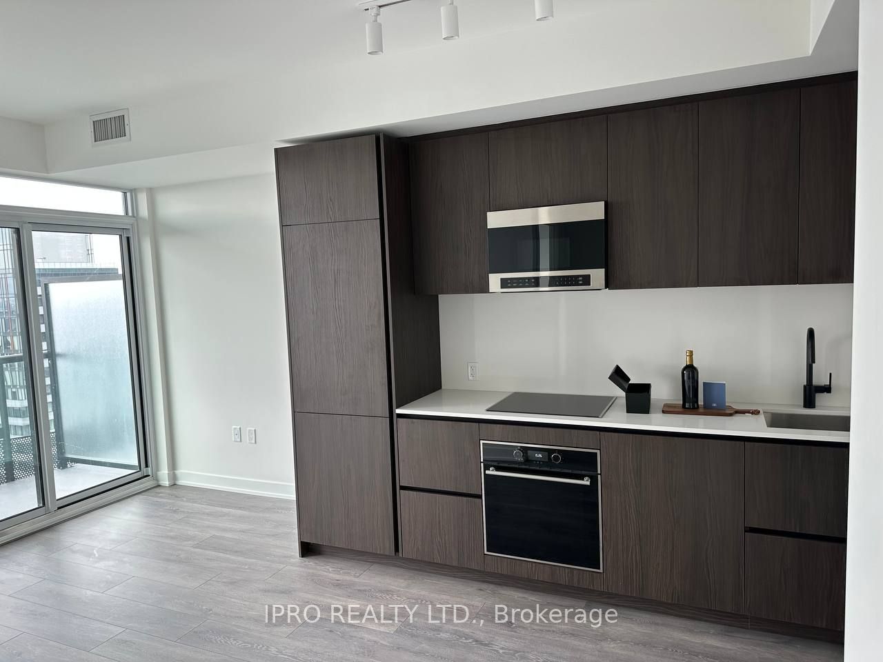 127 Broadway Avenue, #PH01