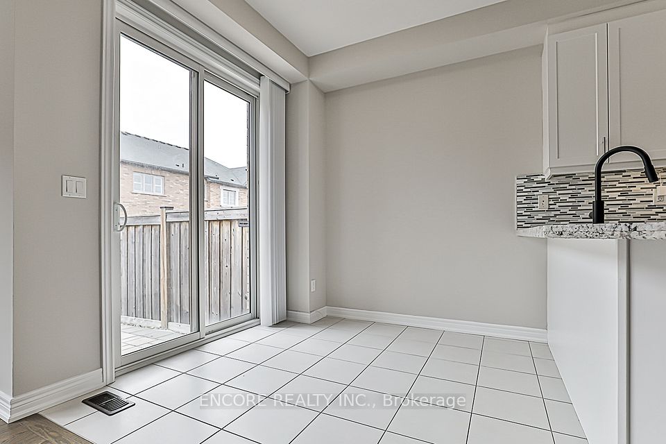 https://trreb-image.ampre.ca/fEU7Sjq4mSPob8v14TgH49-5oBwqh_EP2L3XlivV7SY/rs:fit:960:960/wm:.5:so:0:50:.4/wmsh:10/wmt:PHNwYW4gZm9yZWdyb3VuZD0nd2hpdGUnIGZvbnQ9JzY4Jz5FTkNPUkUgUkVBTFRZIElOQy4sIEJyb2tlcmFnZTwvc3Bhbj4/L3RycmViL2xpc3RpbmdzLzQxLzAyLzkxLzMyL3AvY2VhYzYyNDAtNjE3NC00MjAyLWI4YjQtMGJiMWM3OTJkMDY5LmpwZw.jpg