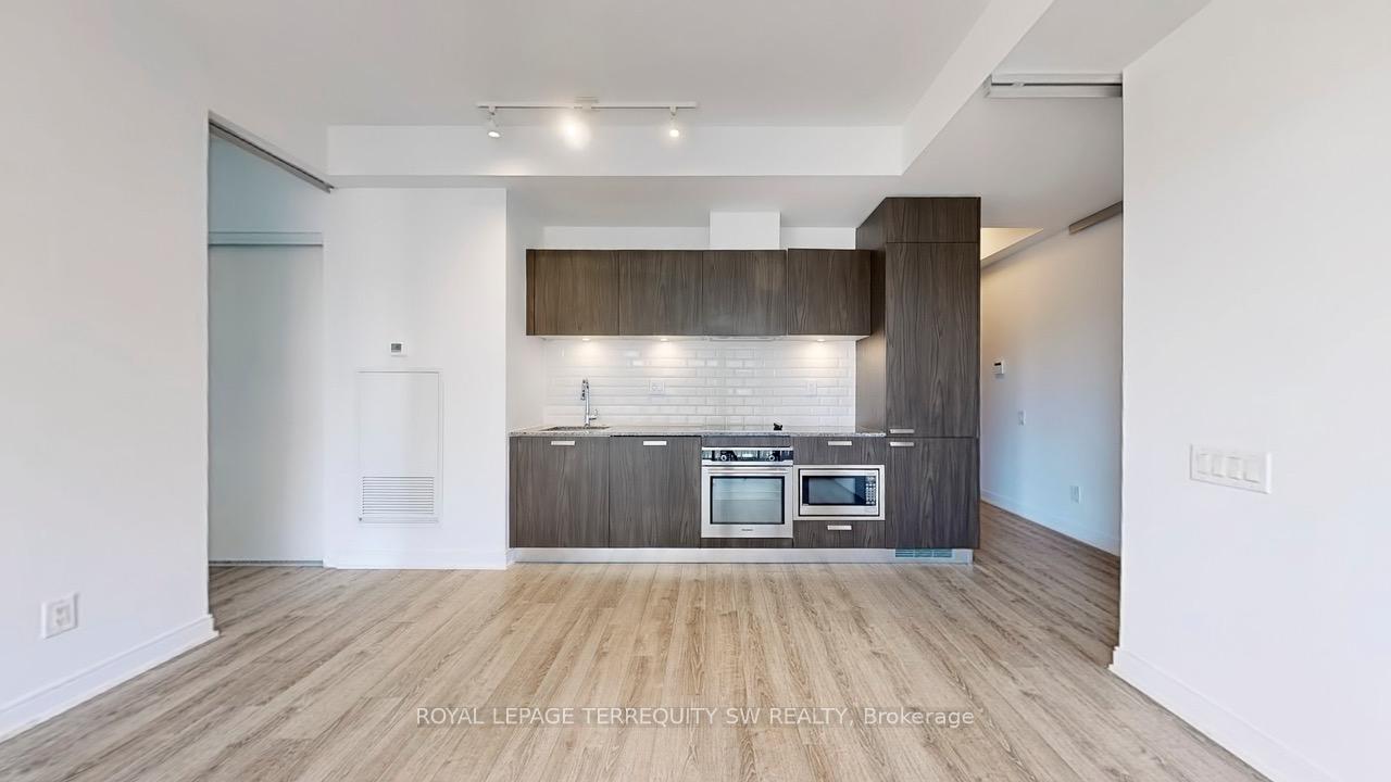 2 Bedrooms Condo at 50 Charles, Toronto For sale