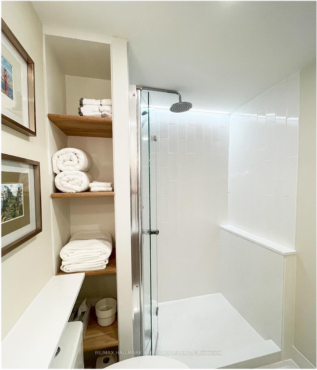 2 Bedrooms Condo at 954 King, Toronto For sale