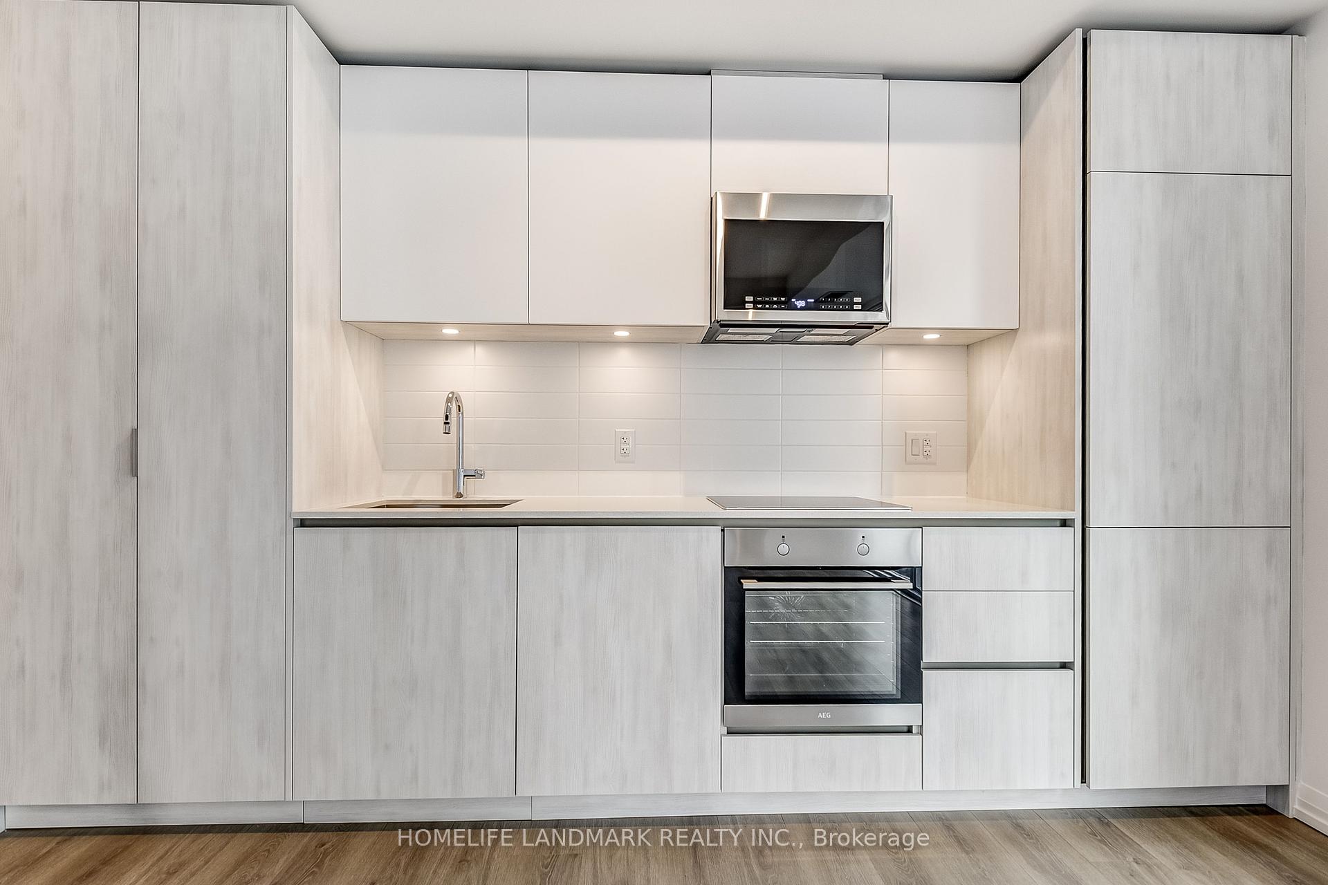 3 Bedrooms Condo at 28 Widmer 3429,  Toronto For sale