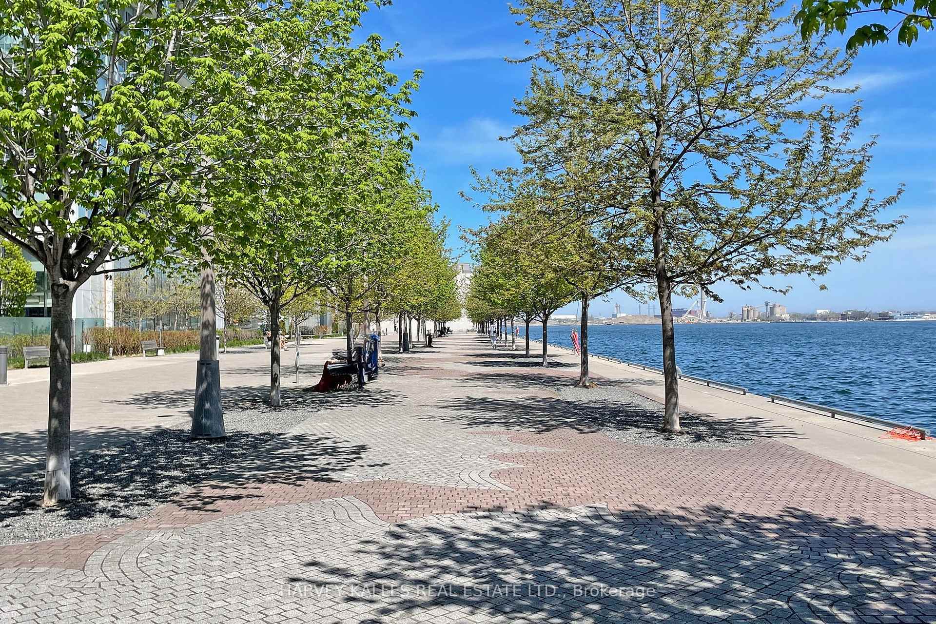 29 Queens Quay N/A E 1006