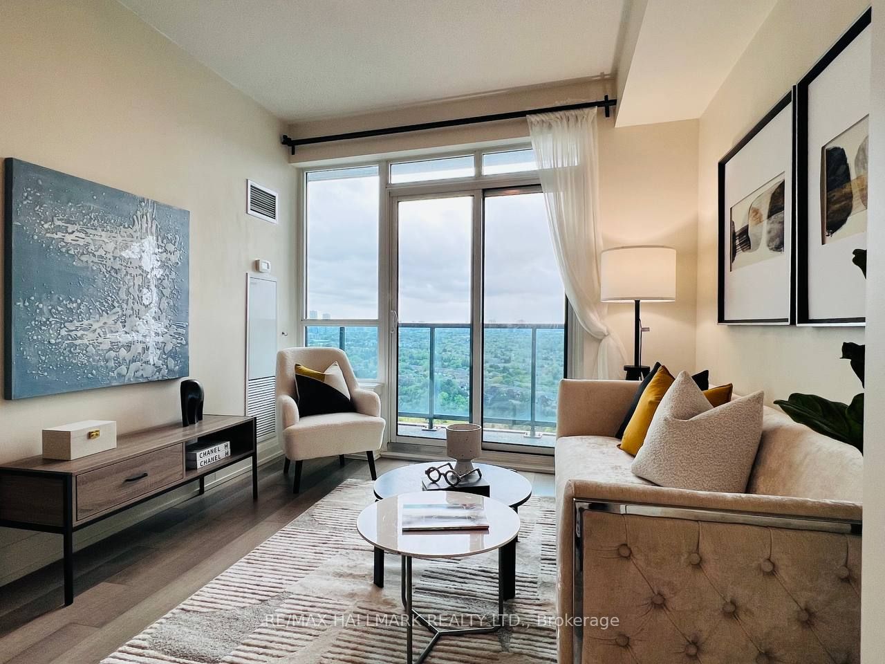 7161 Yonge Street, #2135