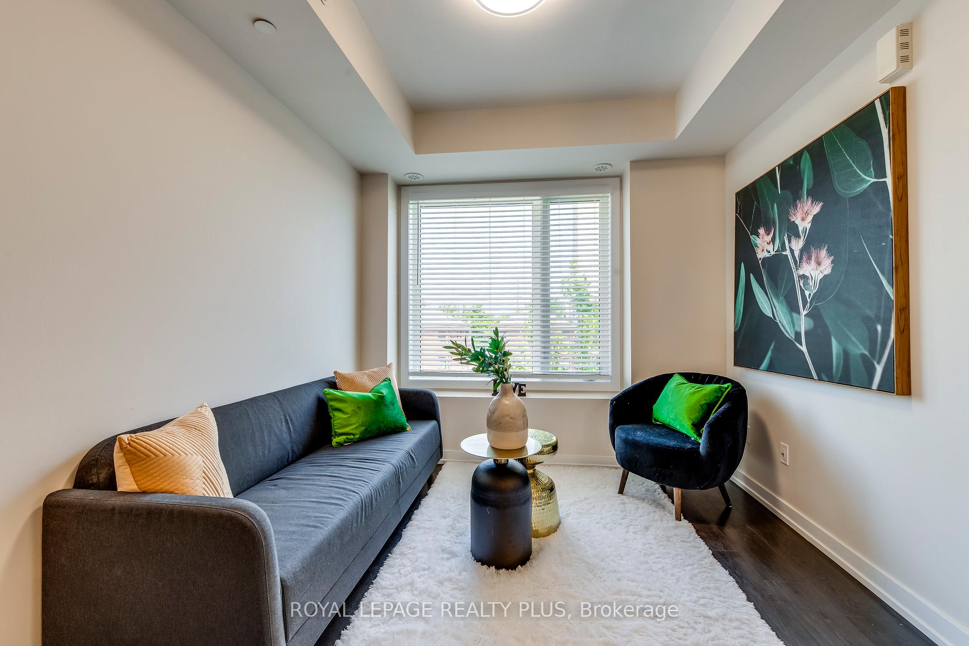 2 Bedrooms Condo at 10 Drummond, Toronto For sale