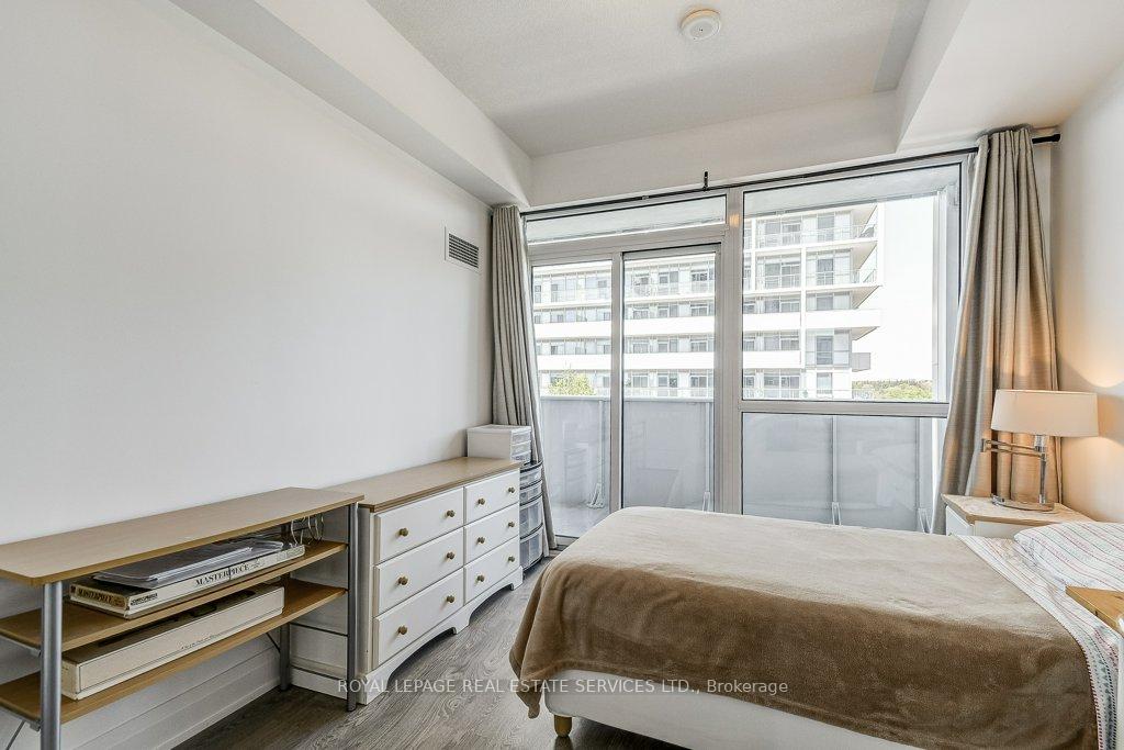 2 Bedrooms Condo at 55 Speers, Oakville For sale