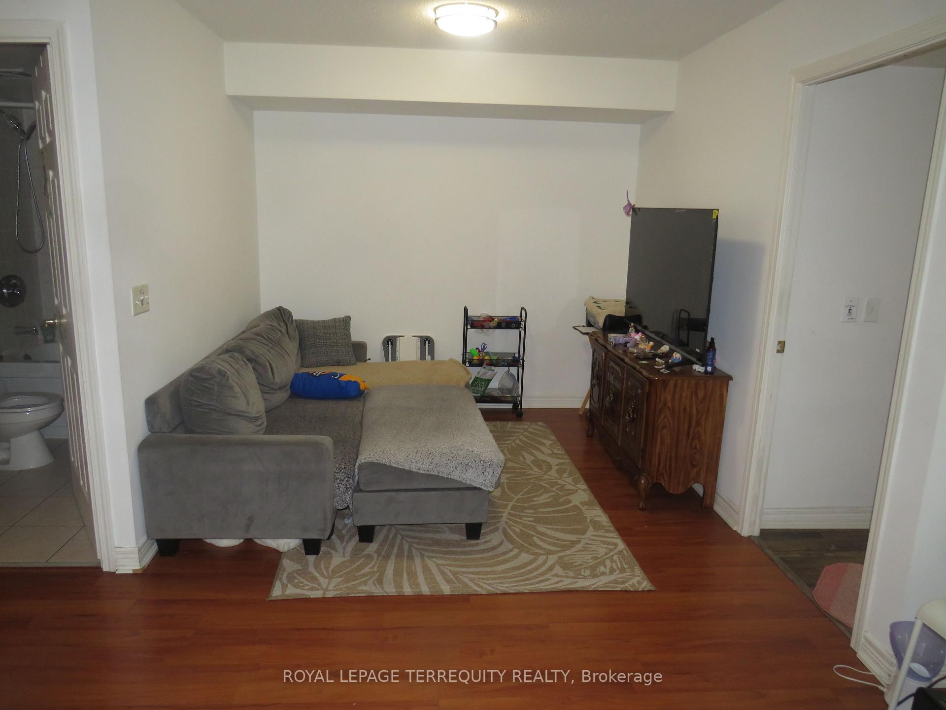 2 Bedrooms Condo at 30 Grand Trunk, Toronto For sale