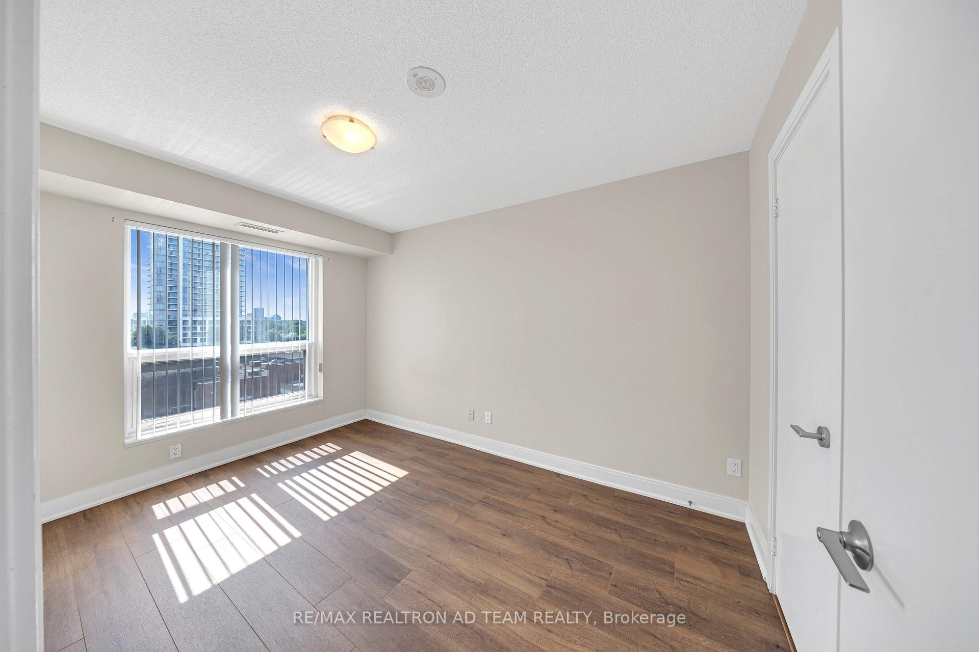 2 Bedrooms Condo at 125 Village Green, Toronto For sale