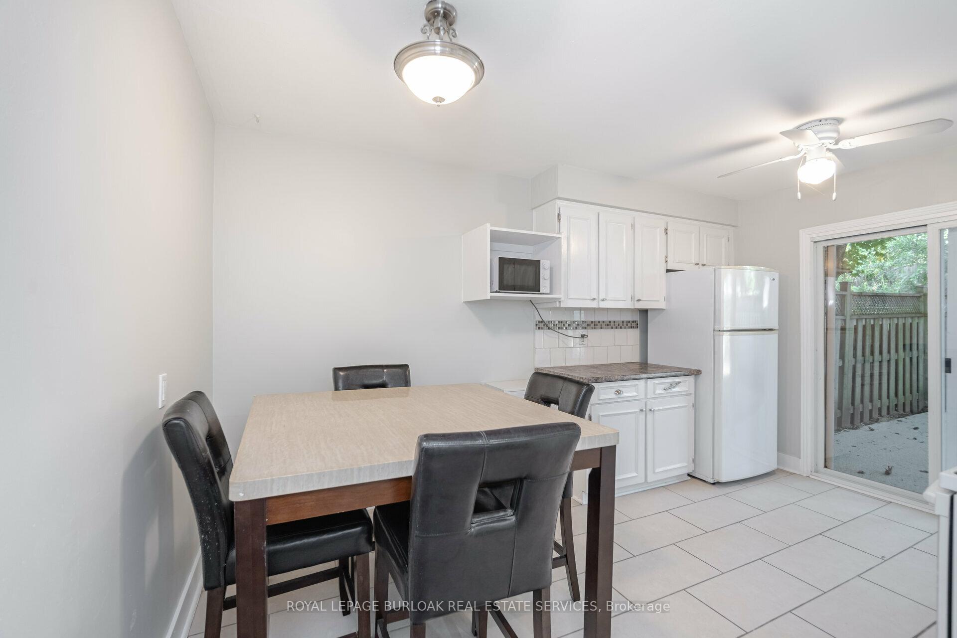 2 Bedrooms Condo at 1116 Homewood, Burlington For sale