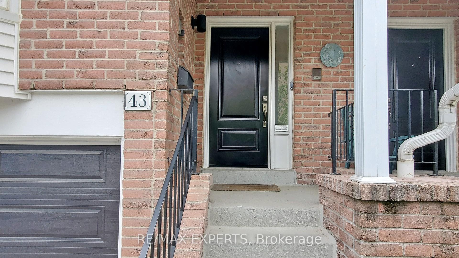 3 Bedrooms Condo at 43 Tamarack, Toronto For sale