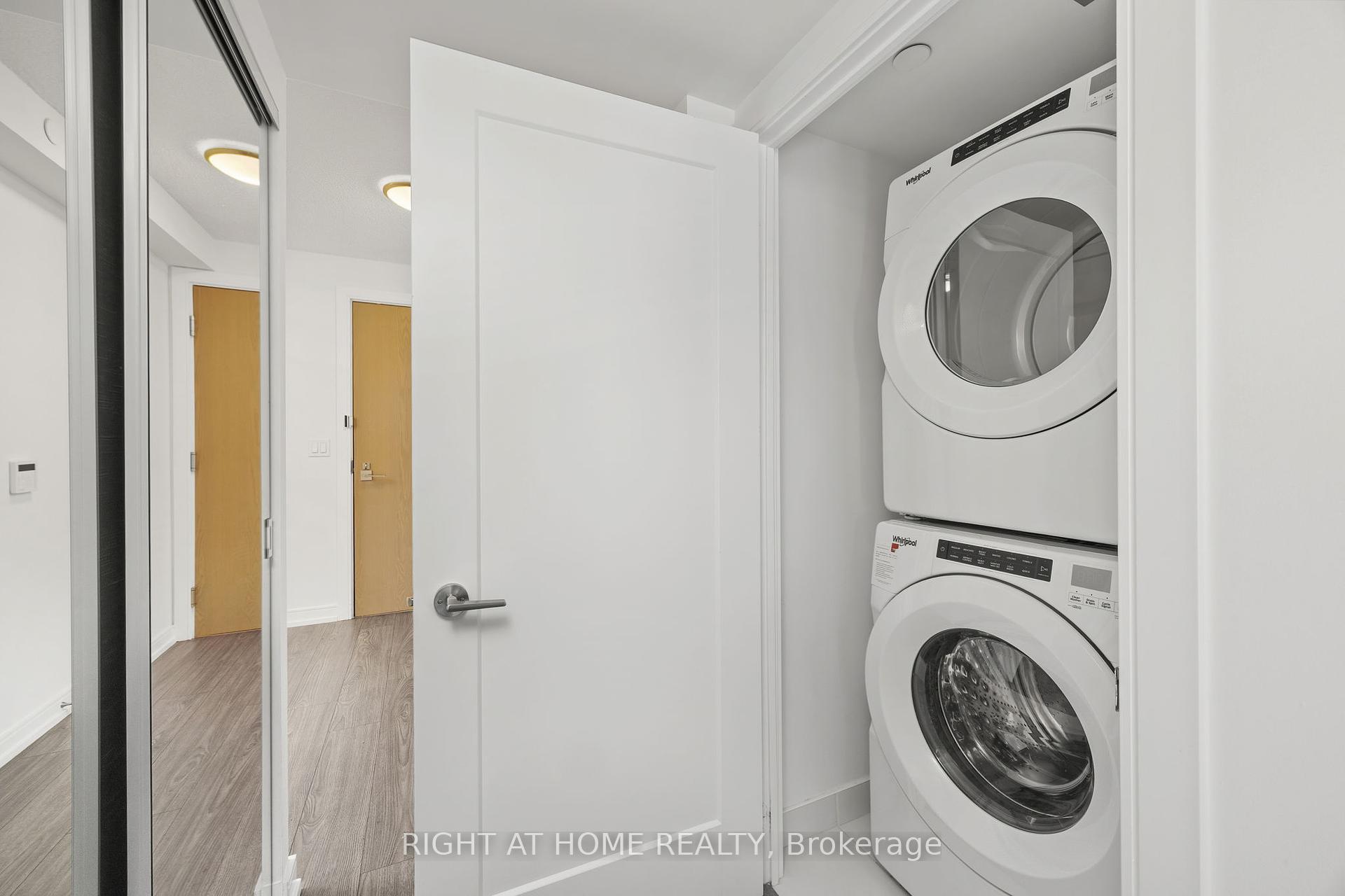 2 Bedrooms Condo at 225 Village Green, Toronto For sale