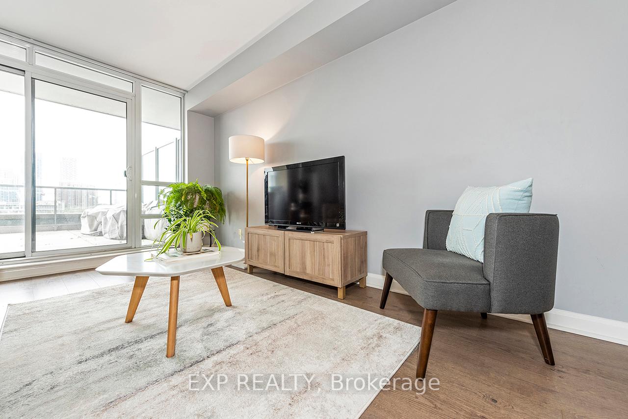 2 Bedrooms Condo at 1 Michael Power, Toronto For sale
