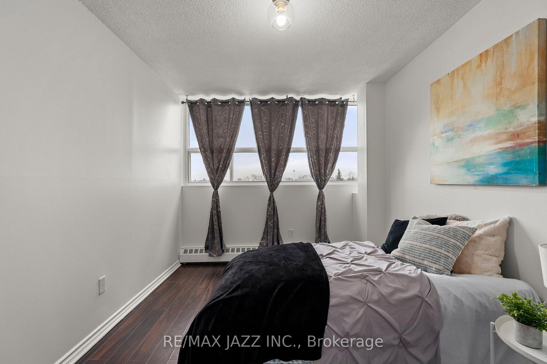 3 Bedrooms Condo at 4091 Sheppard,  Toronto For sale