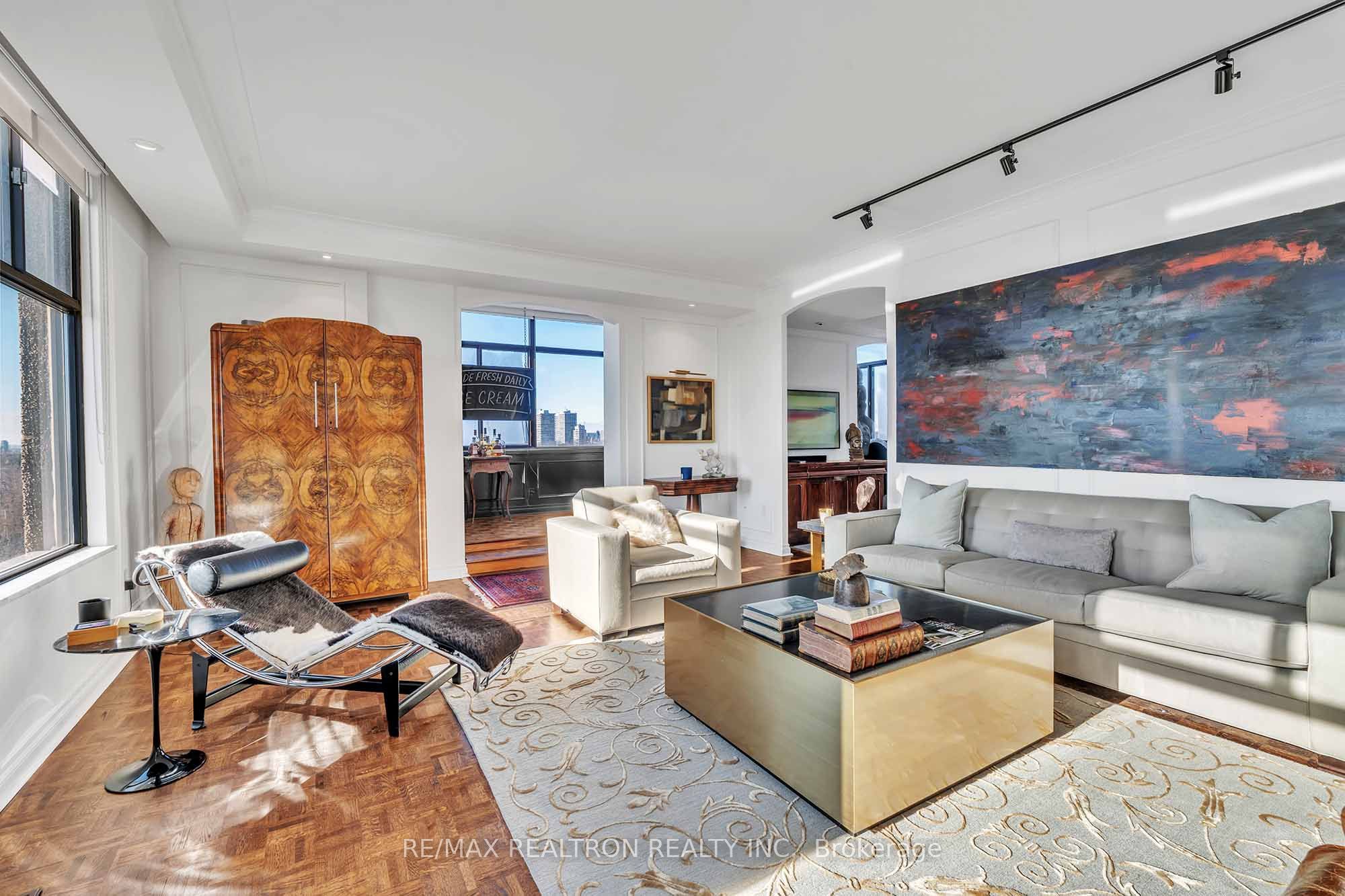 423 Avenue Road, #12