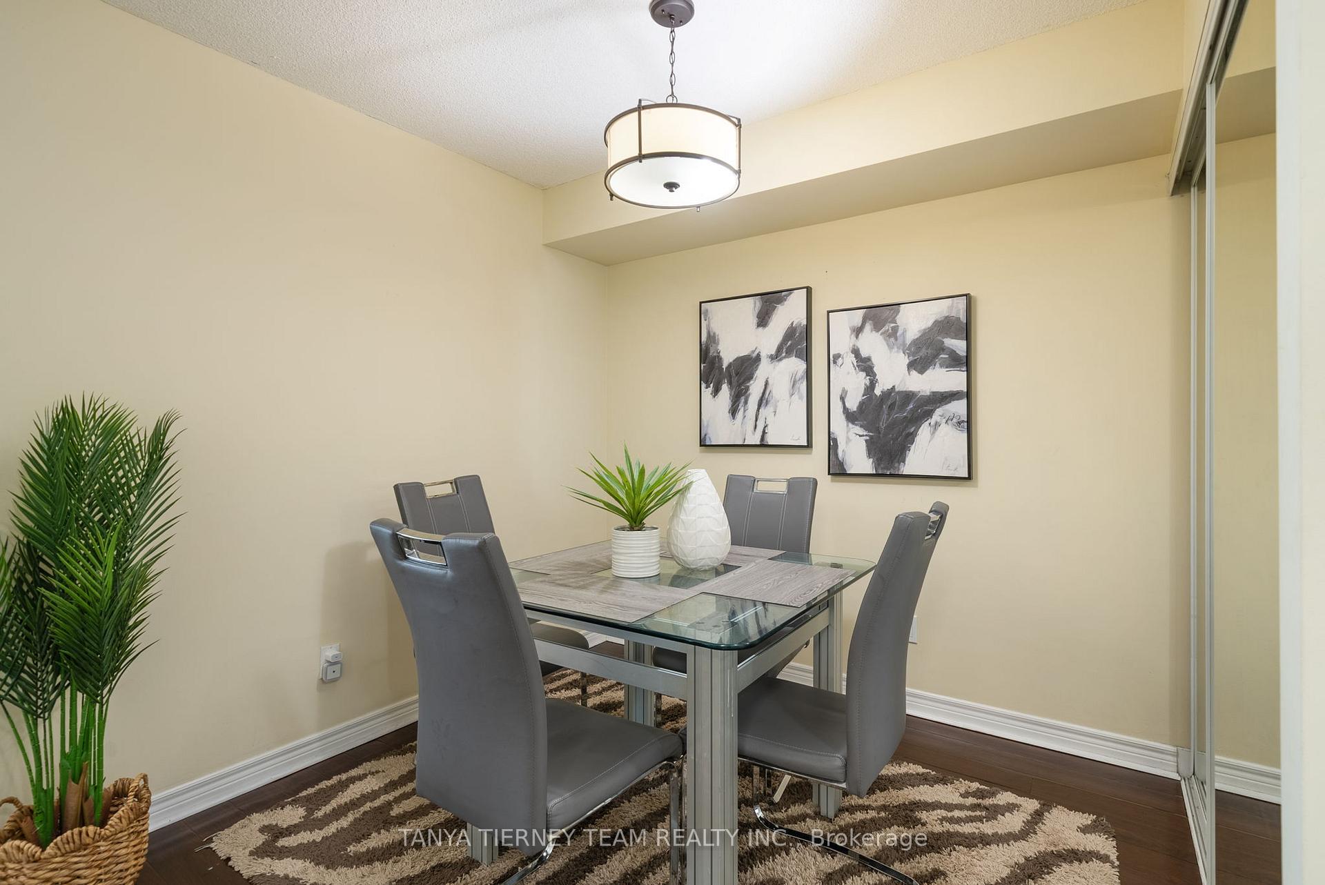 2 Bedrooms Condo at 68 Corporate, Toronto For sale