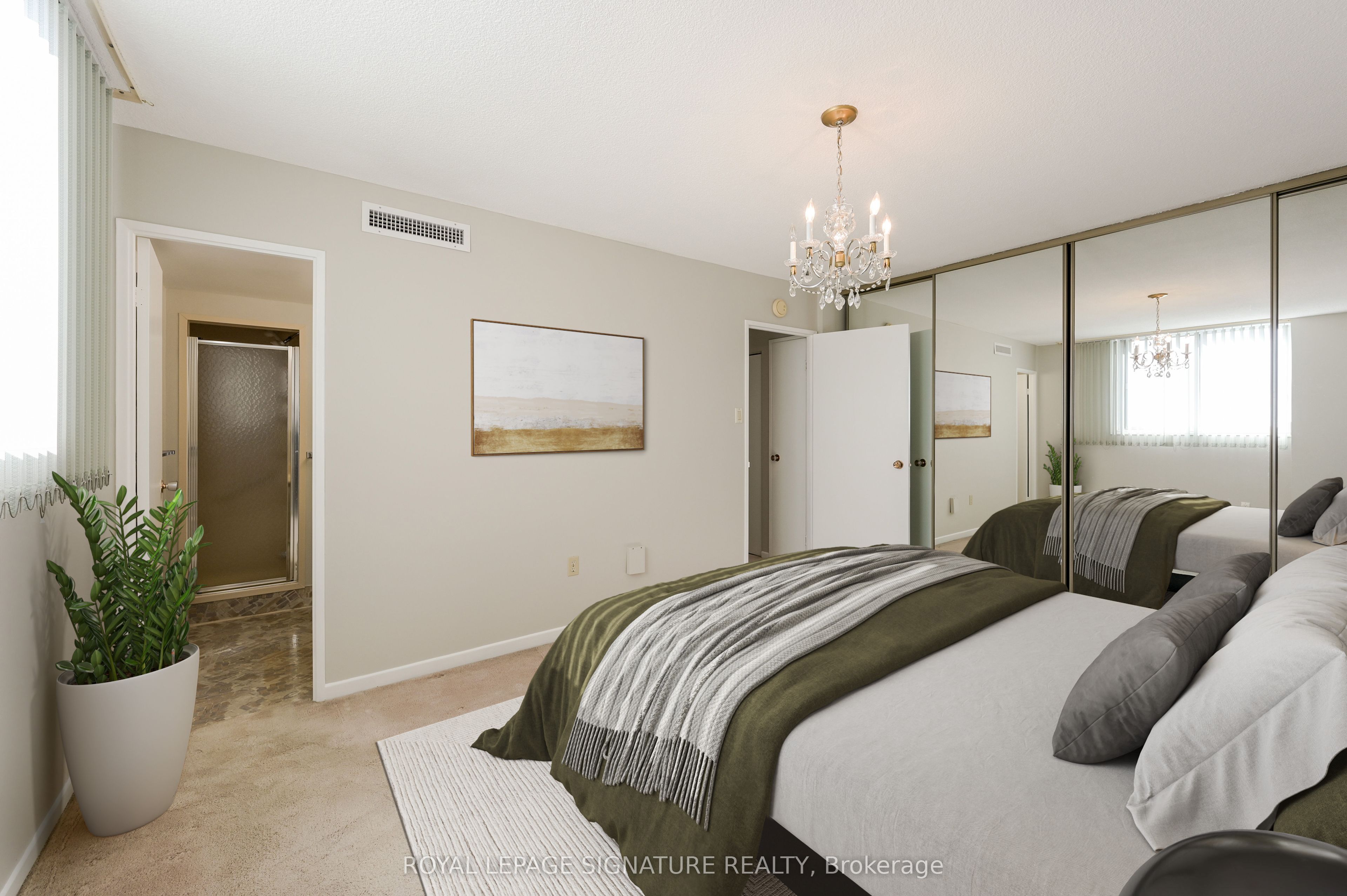 812 Burnhamthorpe Road, #907