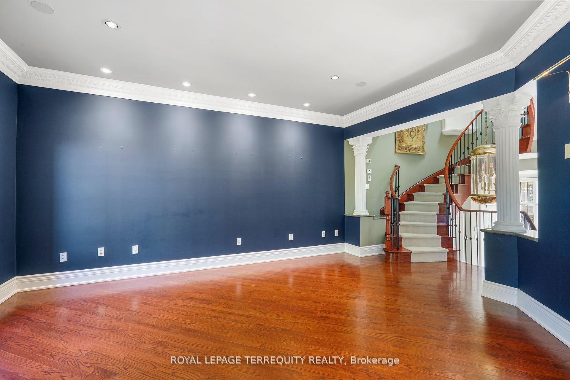 3 Bedrooms Condo at 197 La Rose, Toronto For sale