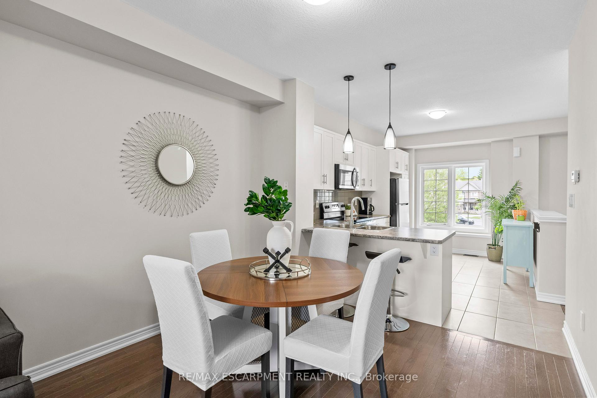 3 Bedrooms Condo at 215 Dundas, Hamilton For sale