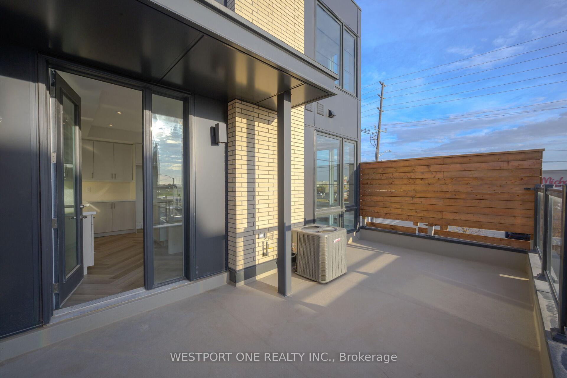 4 Bedrooms Condo at 2273 Turnberry, Burlington For sale