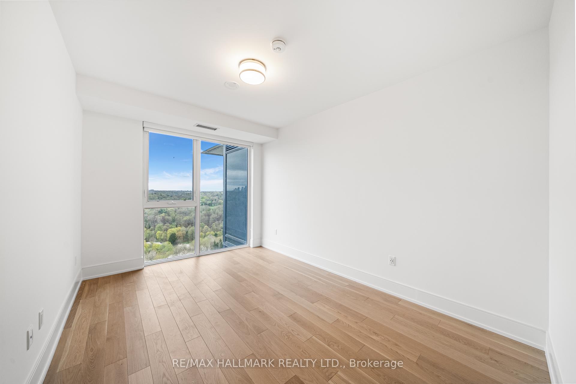 3 Bedrooms Condo at 10 Inn On The Park, Toronto For sale
