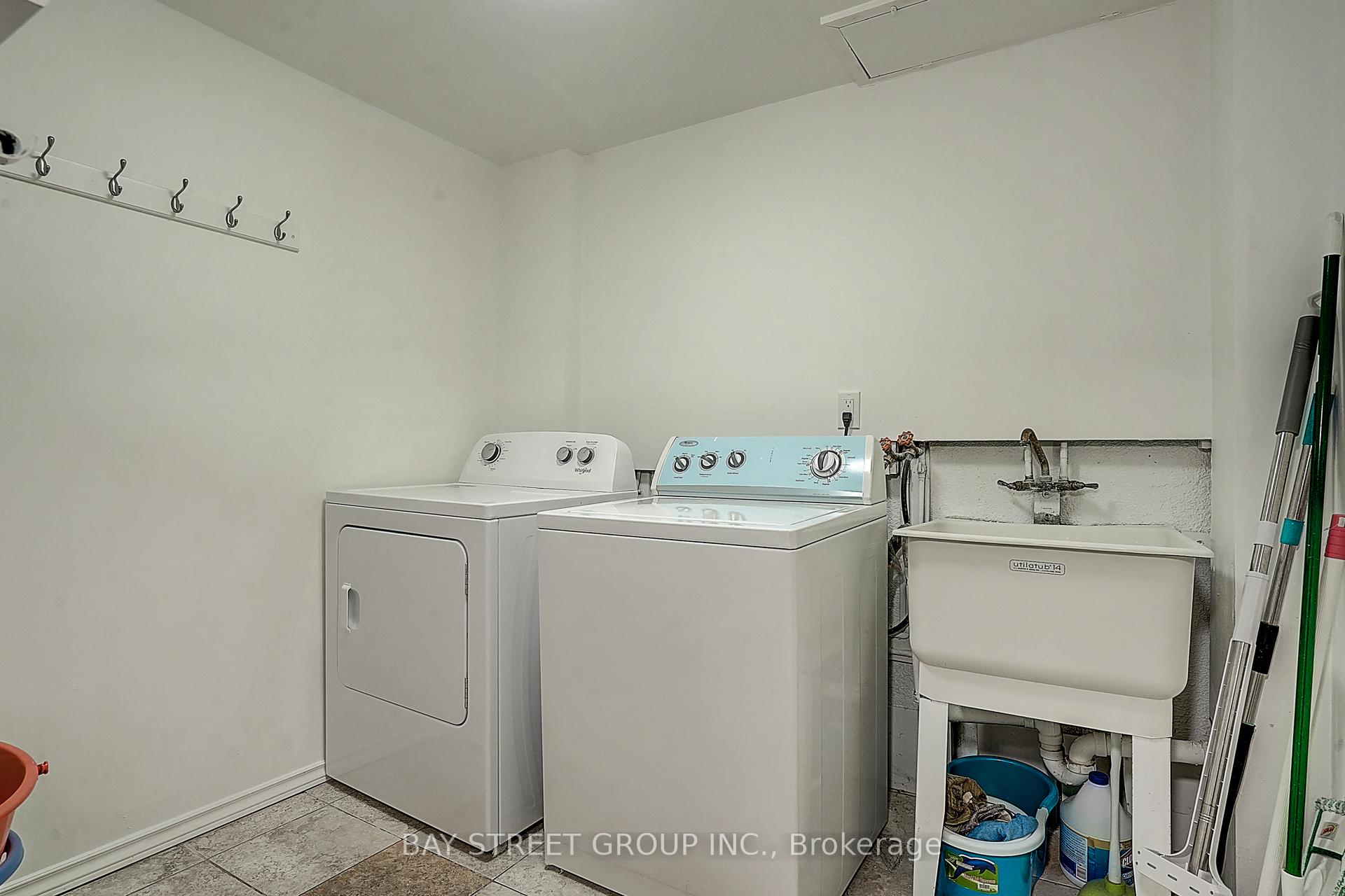 4 Bedrooms Condo at 270 Timberbank, Toronto For sale