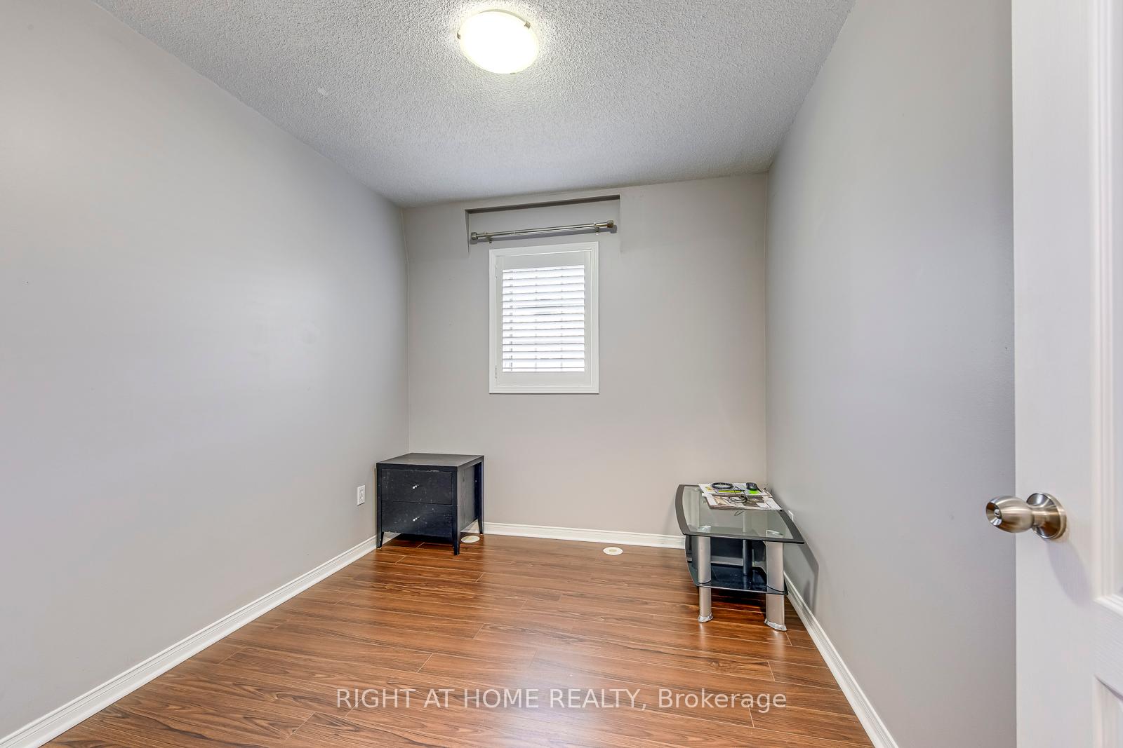 2 Bedrooms Condo at 605 Shoreline, Mississauga For sale