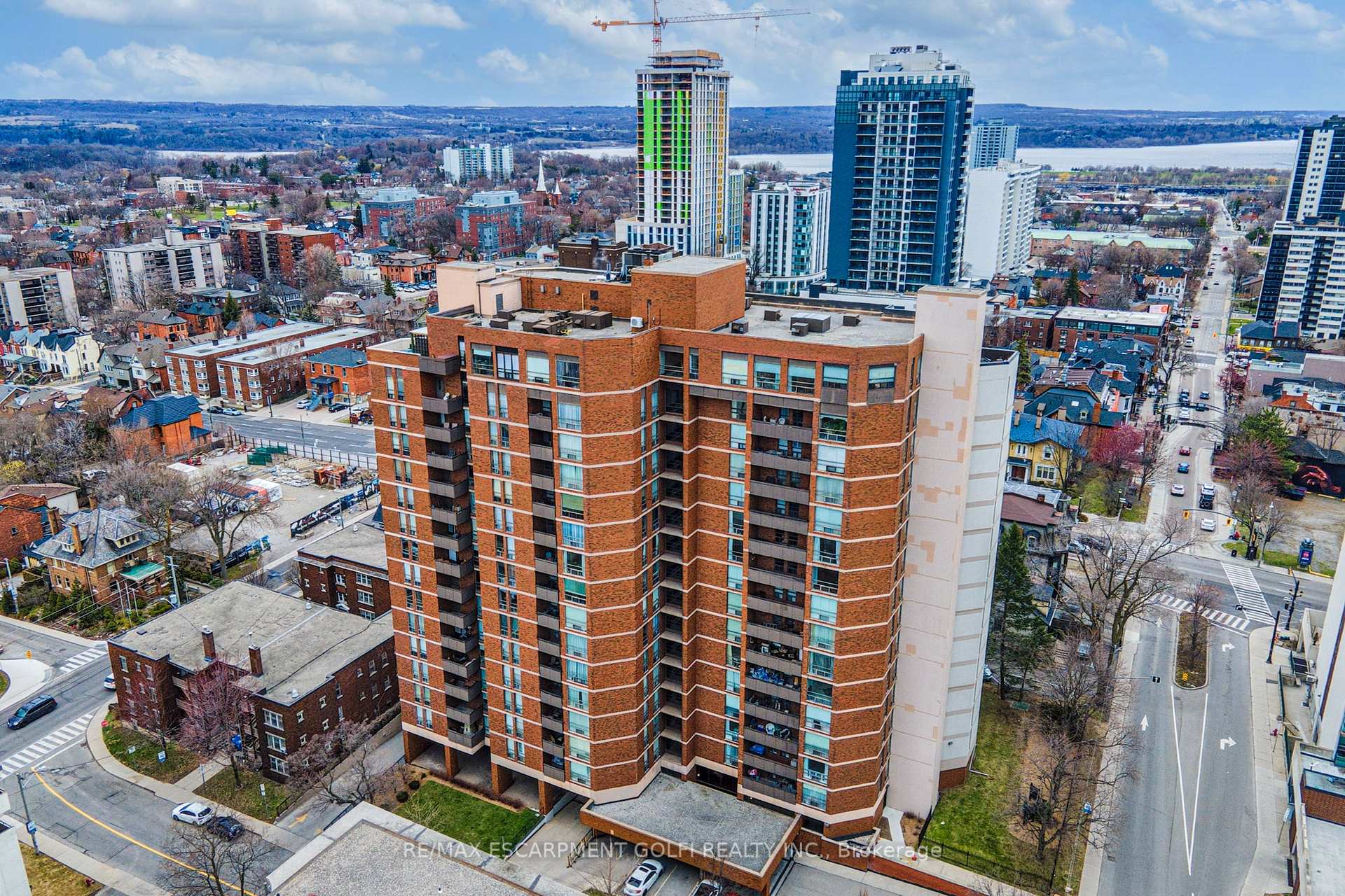 2 Bedrooms Condo at 222 Jackson,  Hamilton For sale