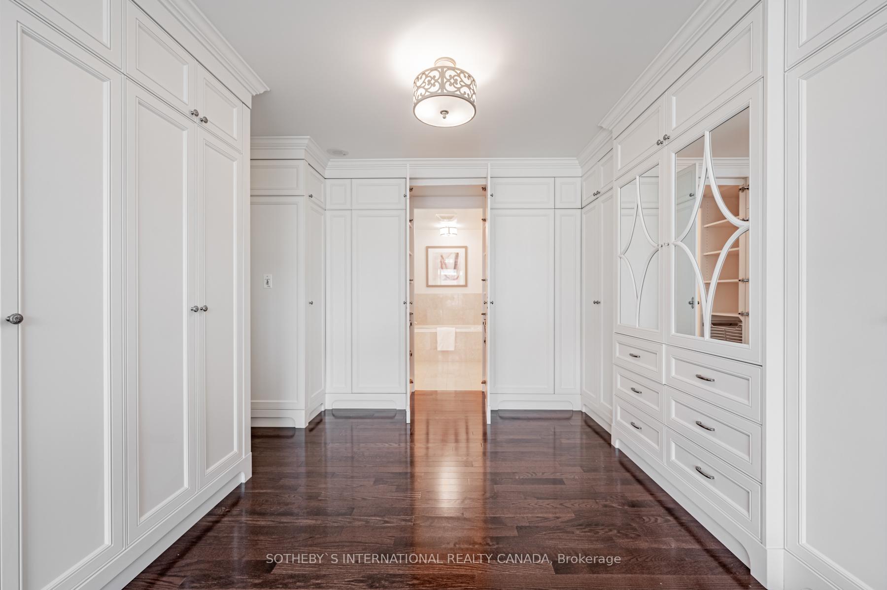 2 Bedrooms Condo at 1 Bedford,  Toronto For sale