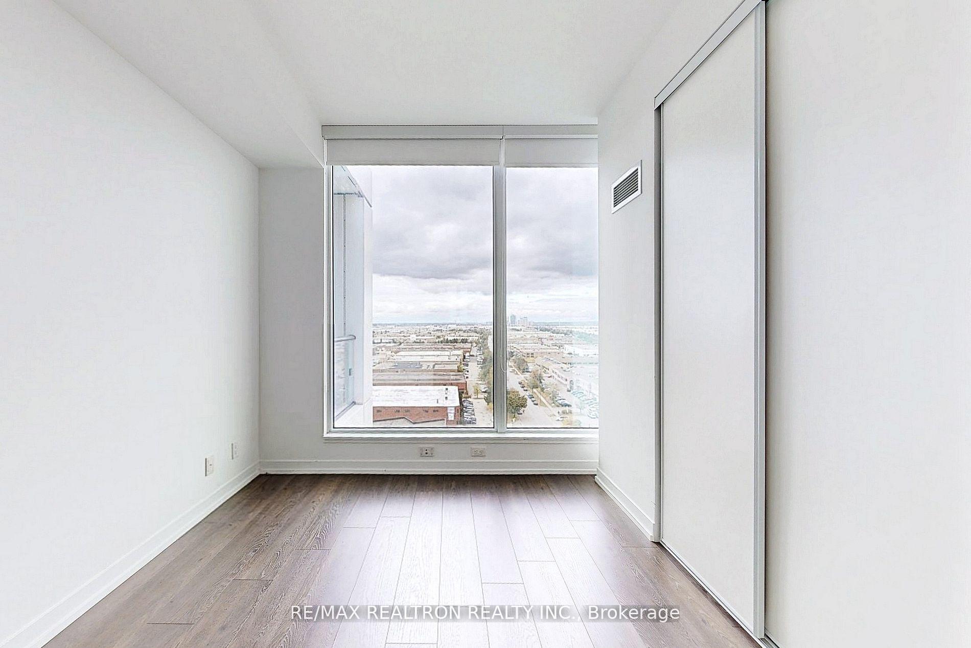 2 Bedrooms Condo at 950 Portage, Vaughan For sale